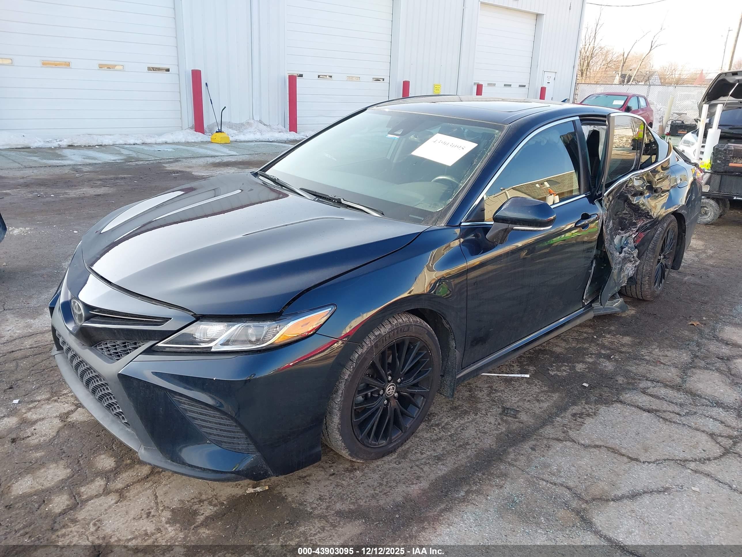TOYOTA CAMRY image 2
