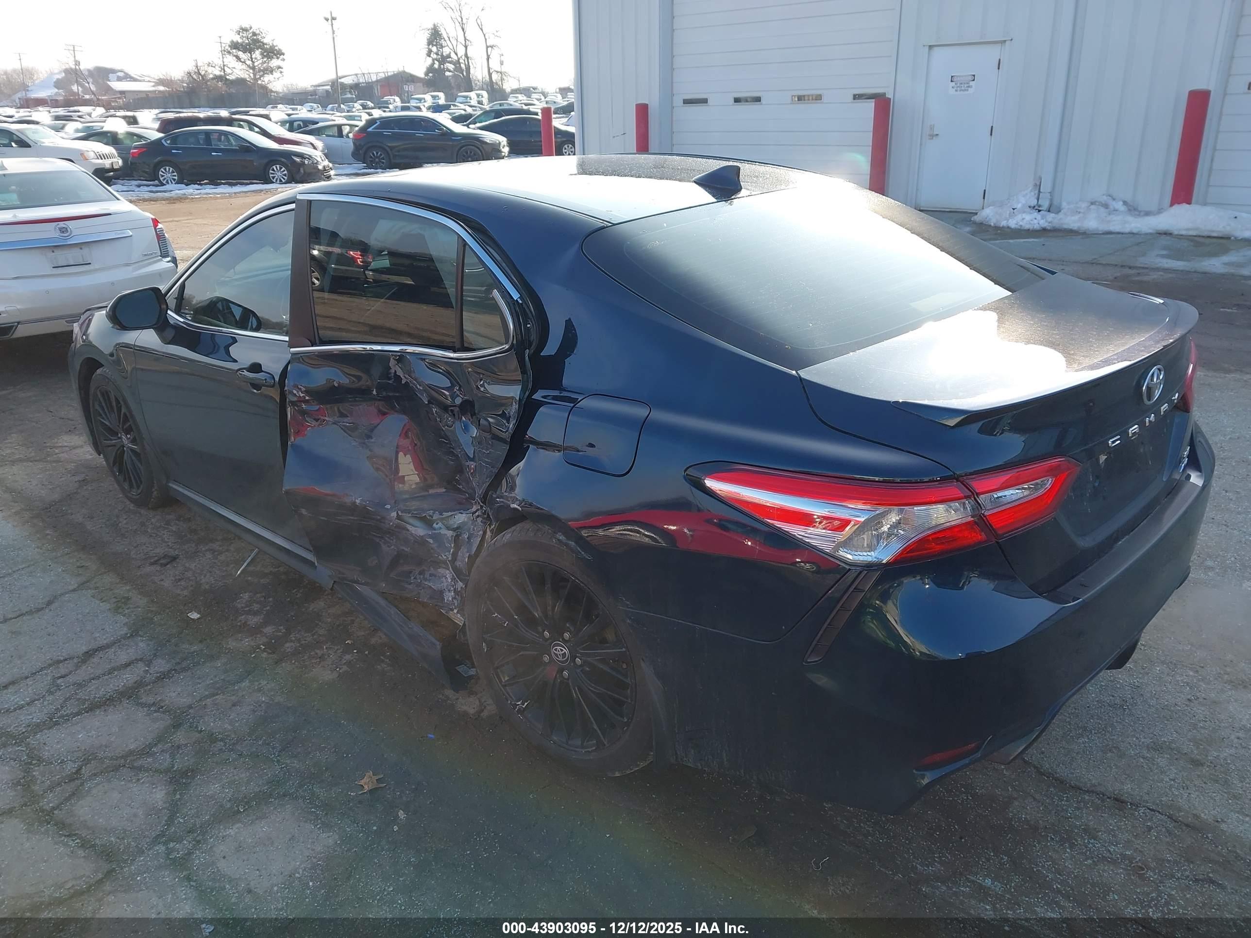 TOYOTA CAMRY image 3
