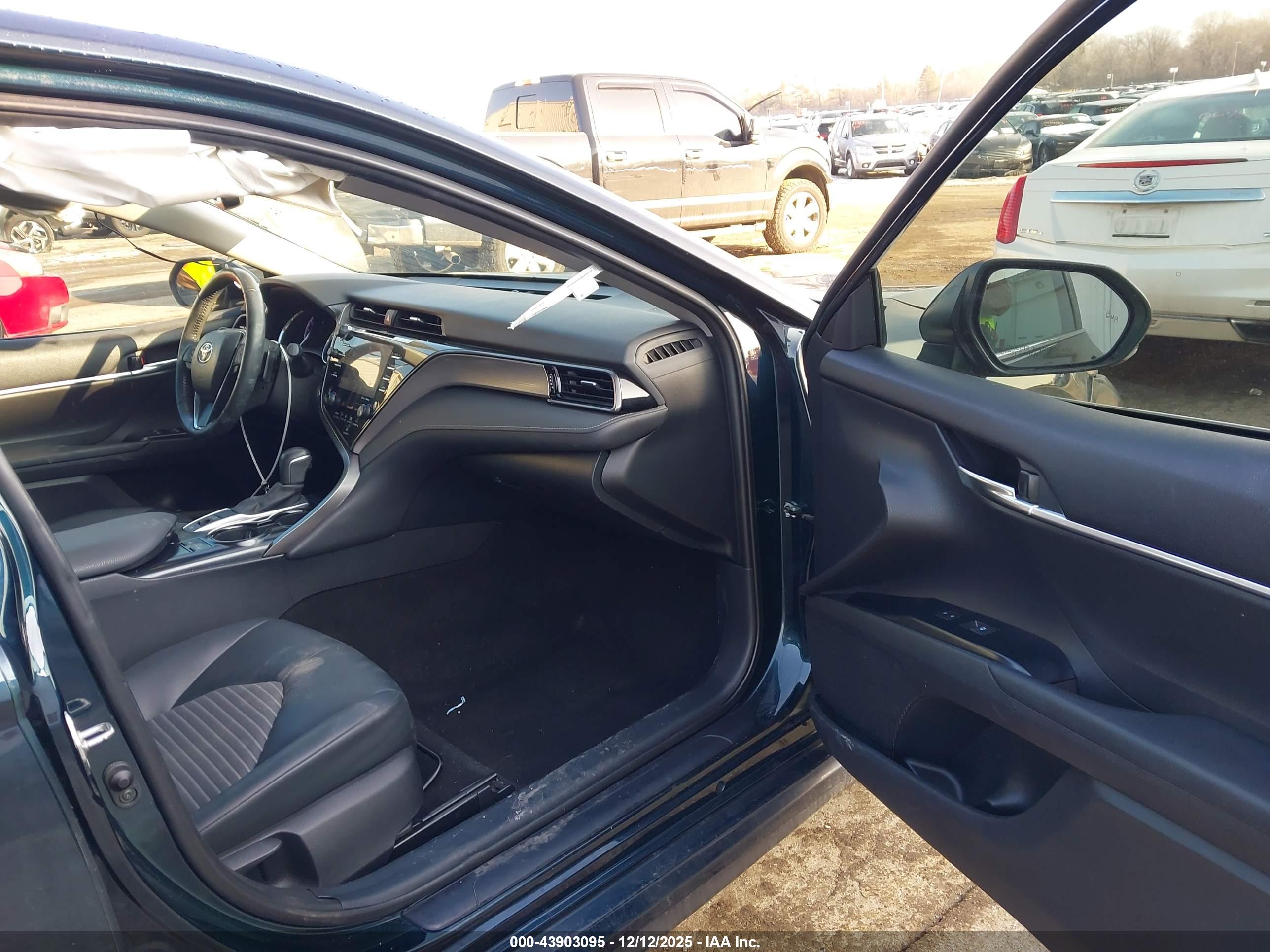 TOYOTA CAMRY image 5