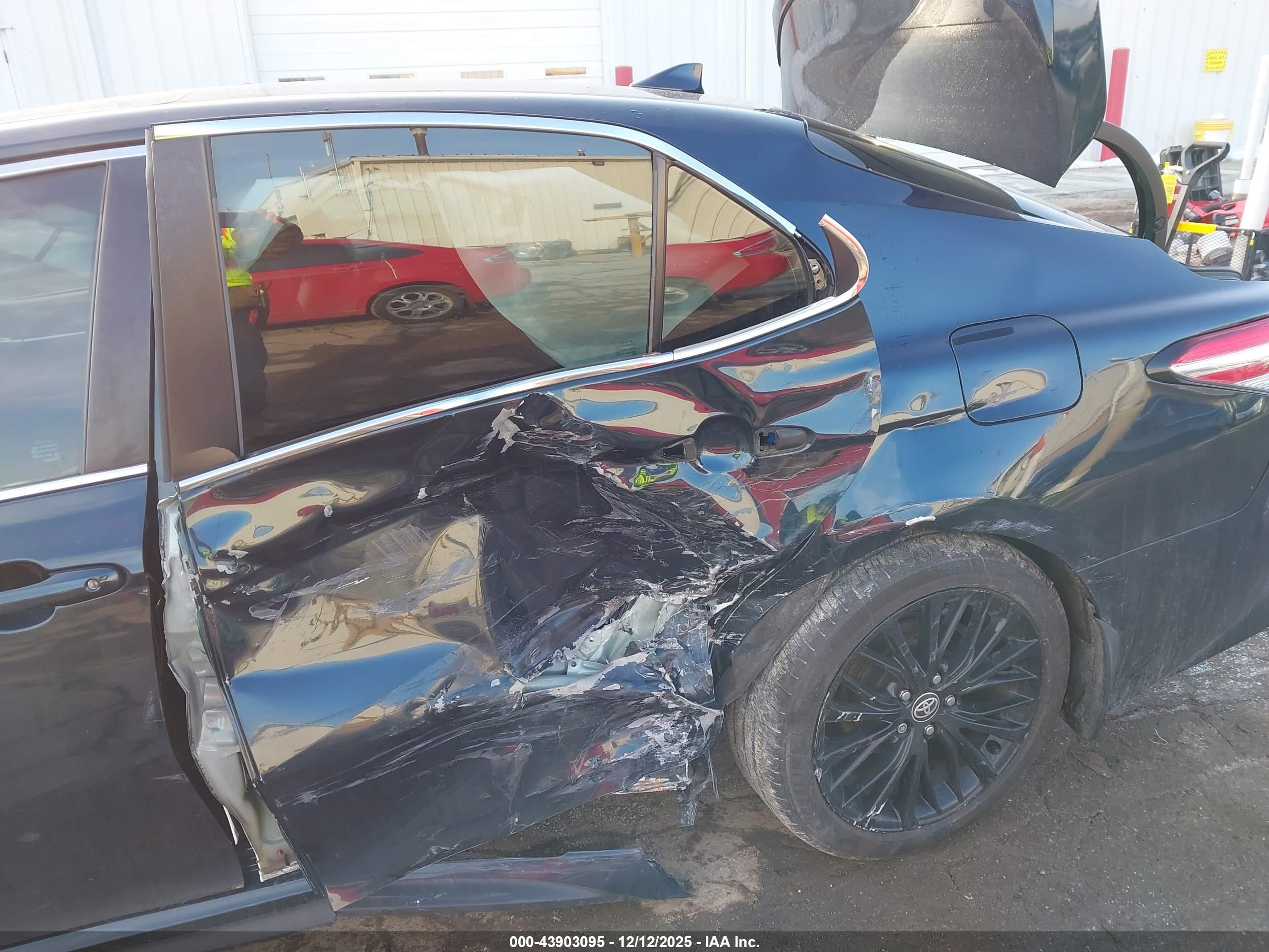 TOYOTA CAMRY image 6