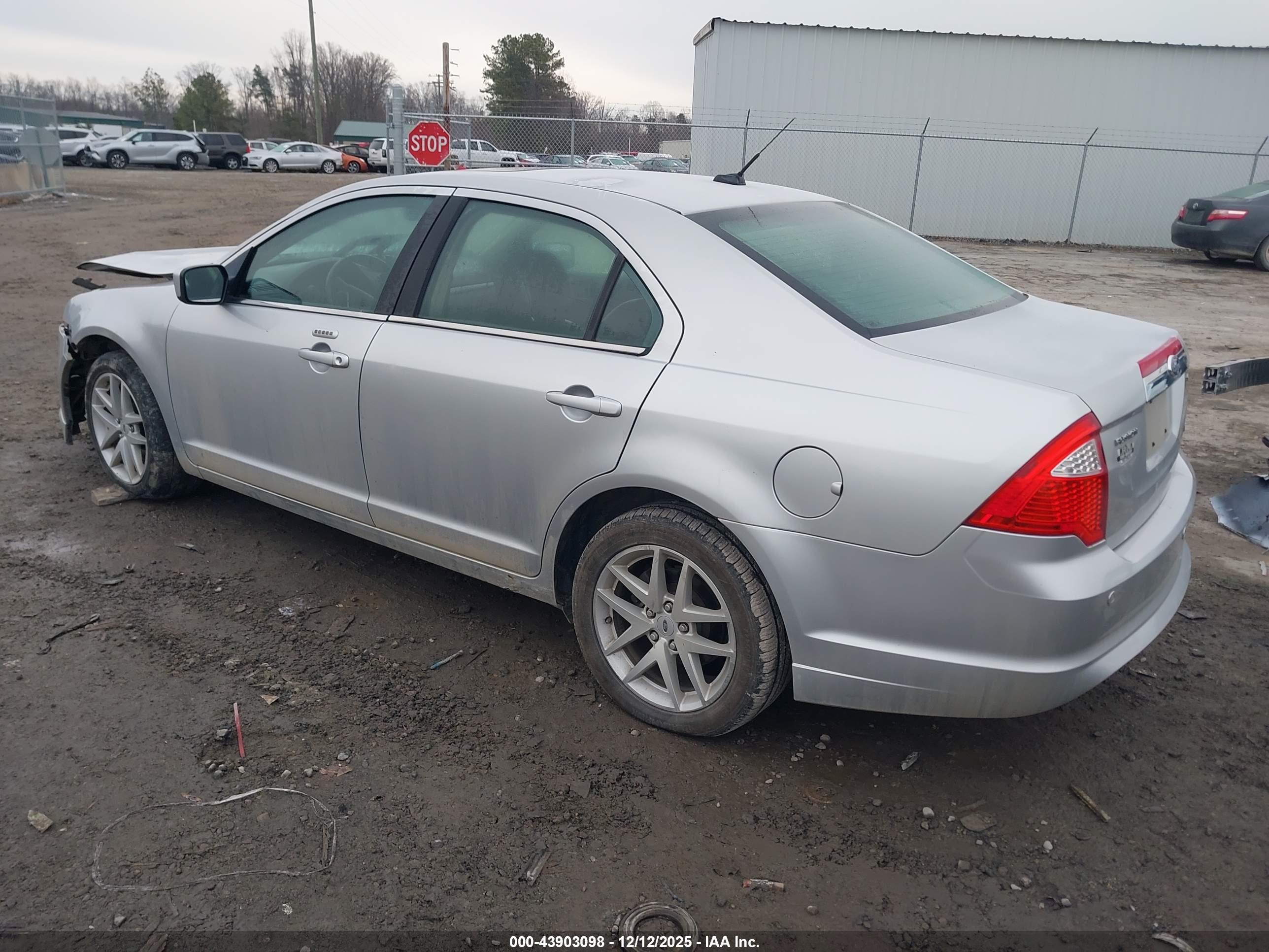 FORD FUSION image 3