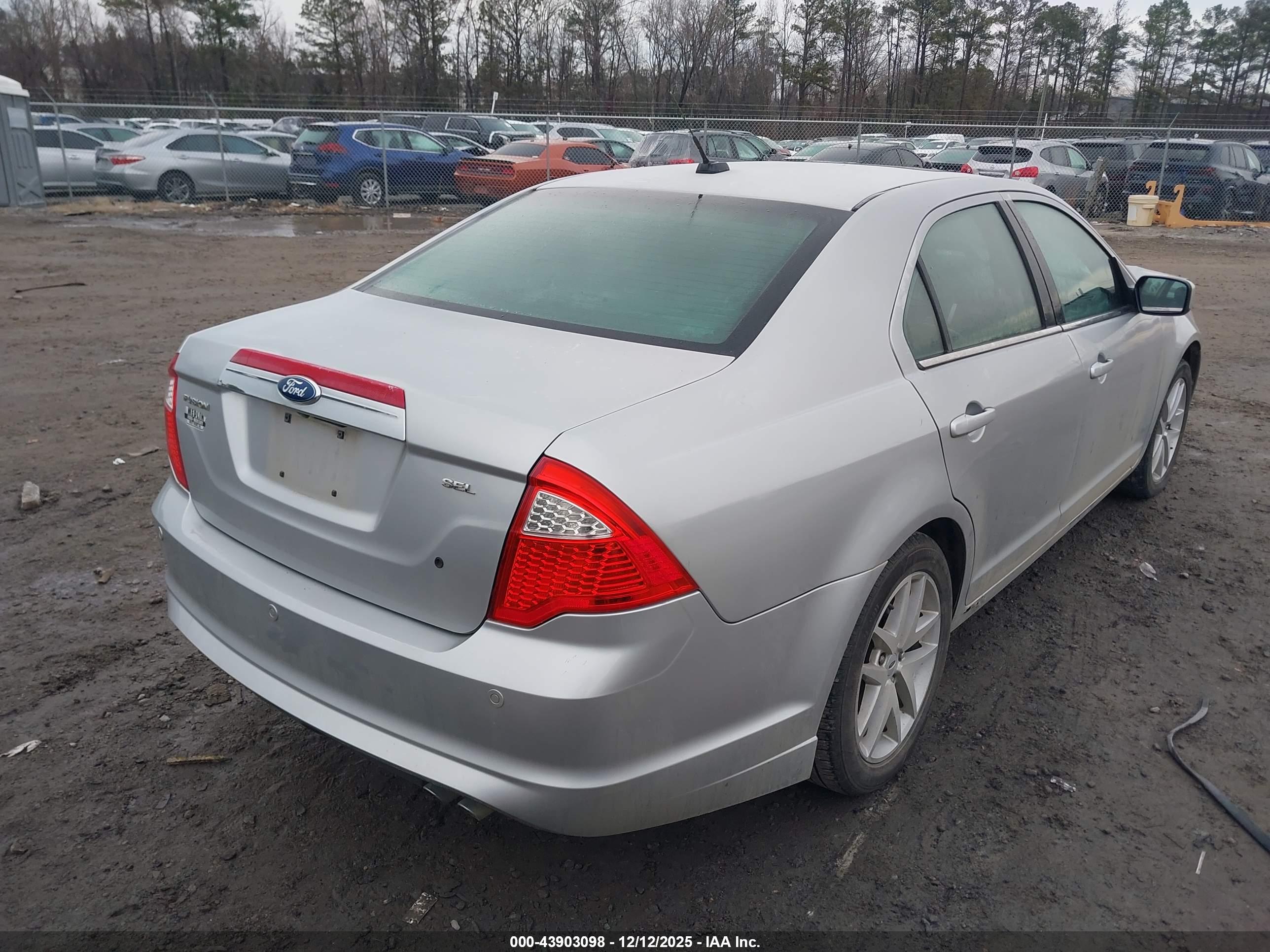 FORD FUSION image 4