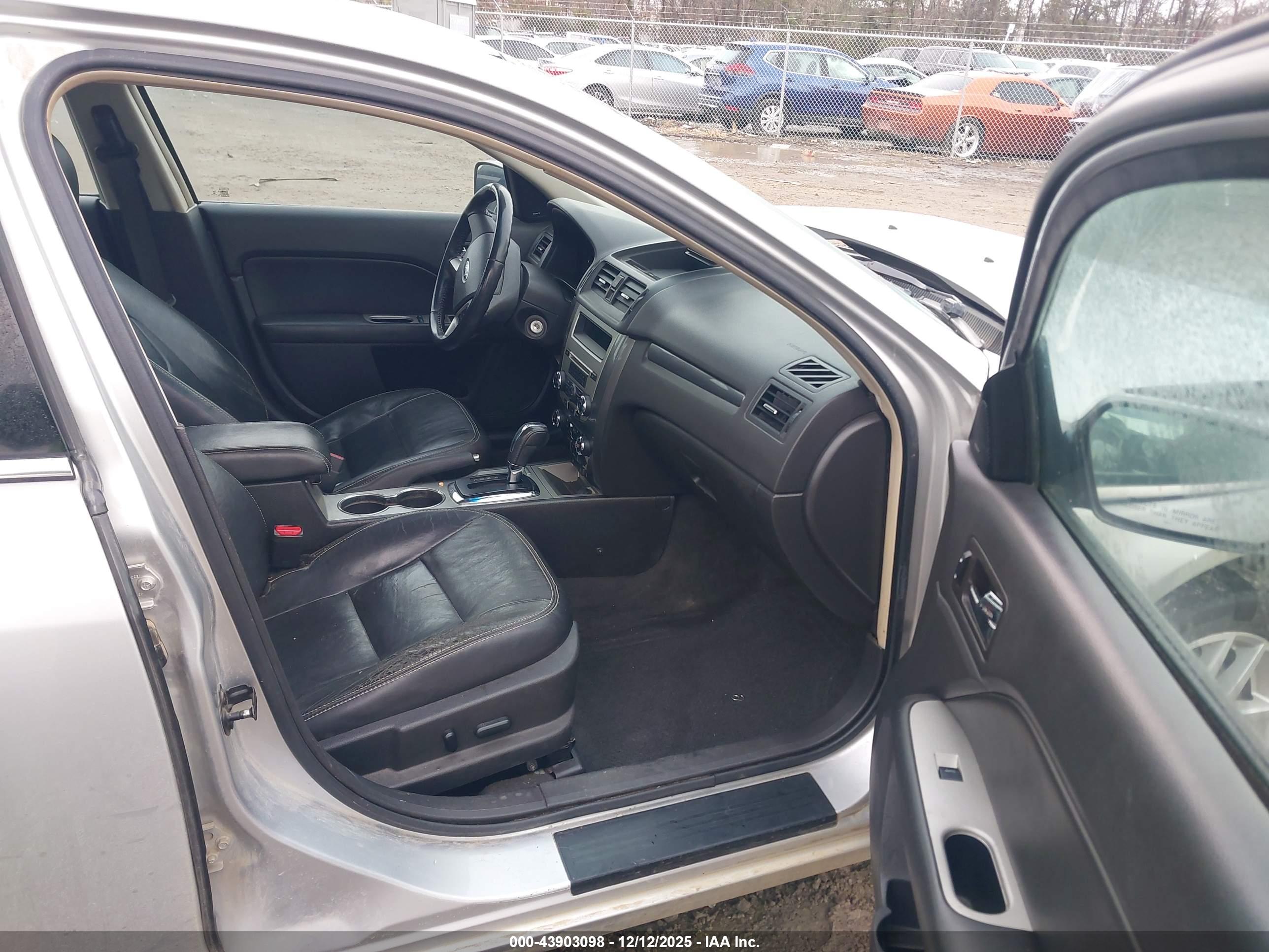 FORD FUSION image 5