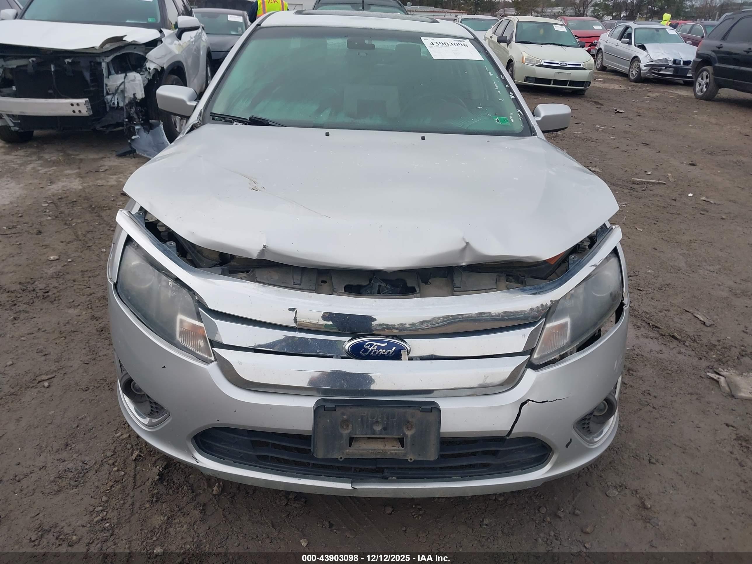 FORD FUSION image 6