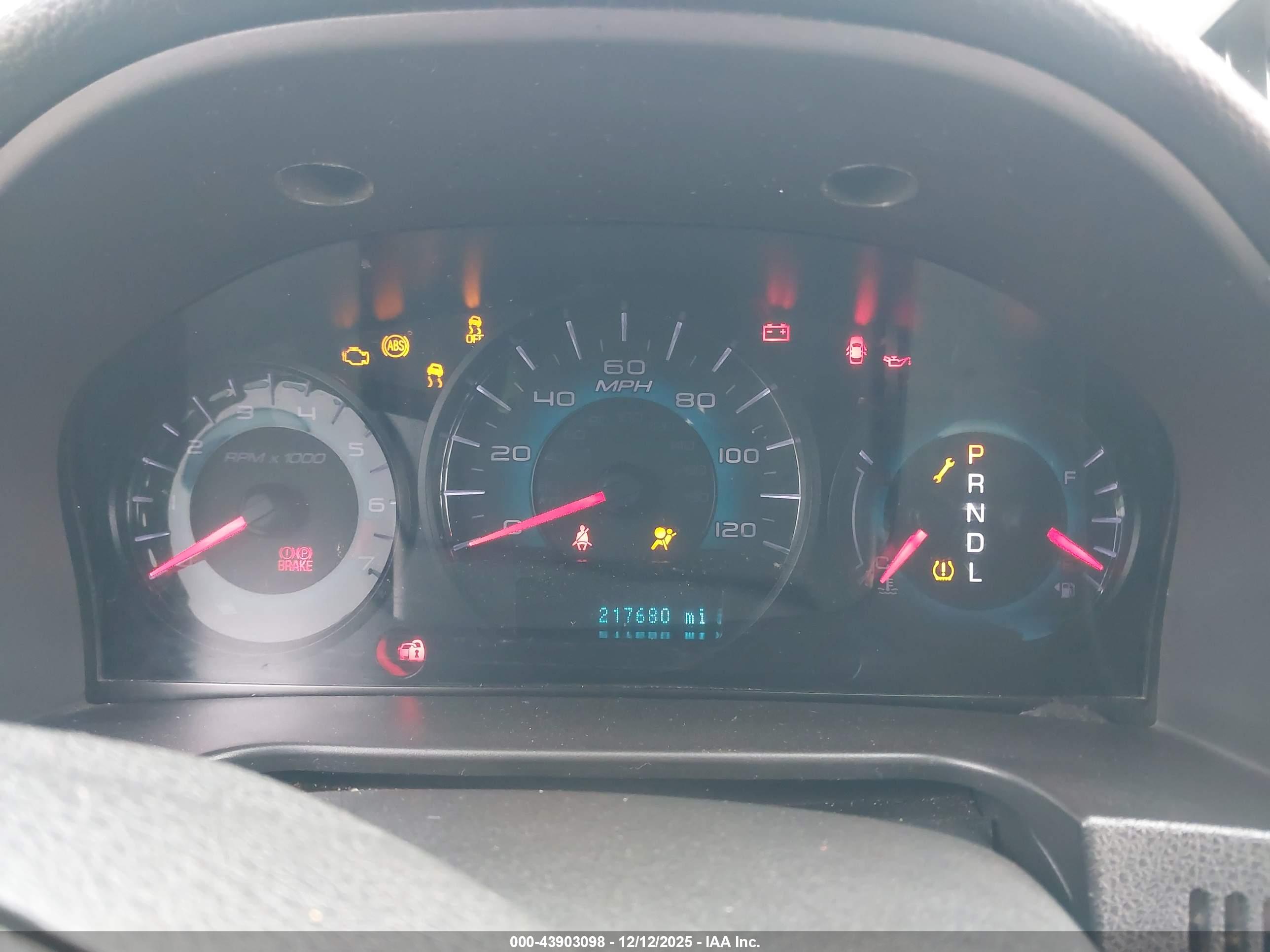 FORD FUSION image 7