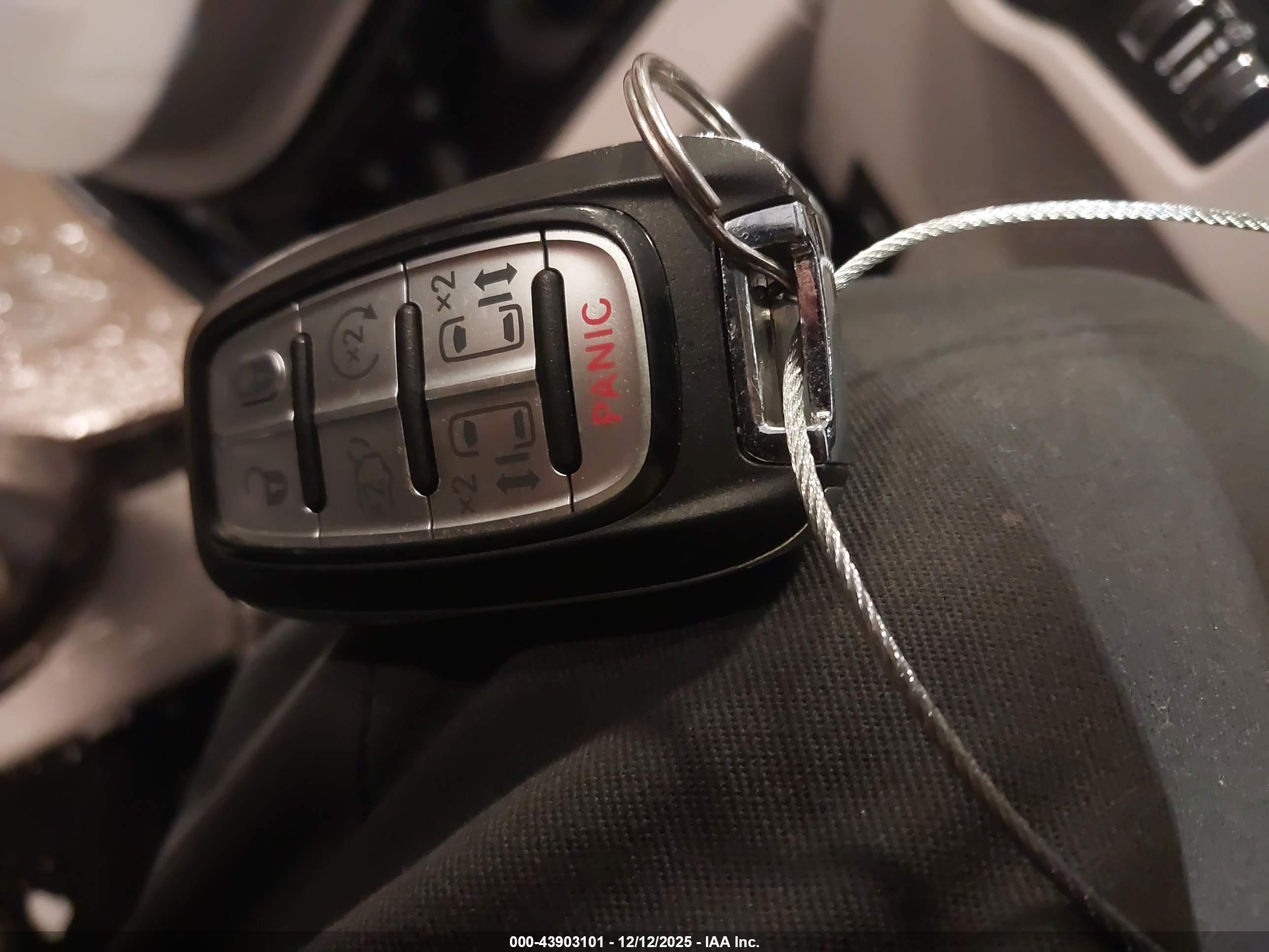 CHRYSLER PACIFICA image 11