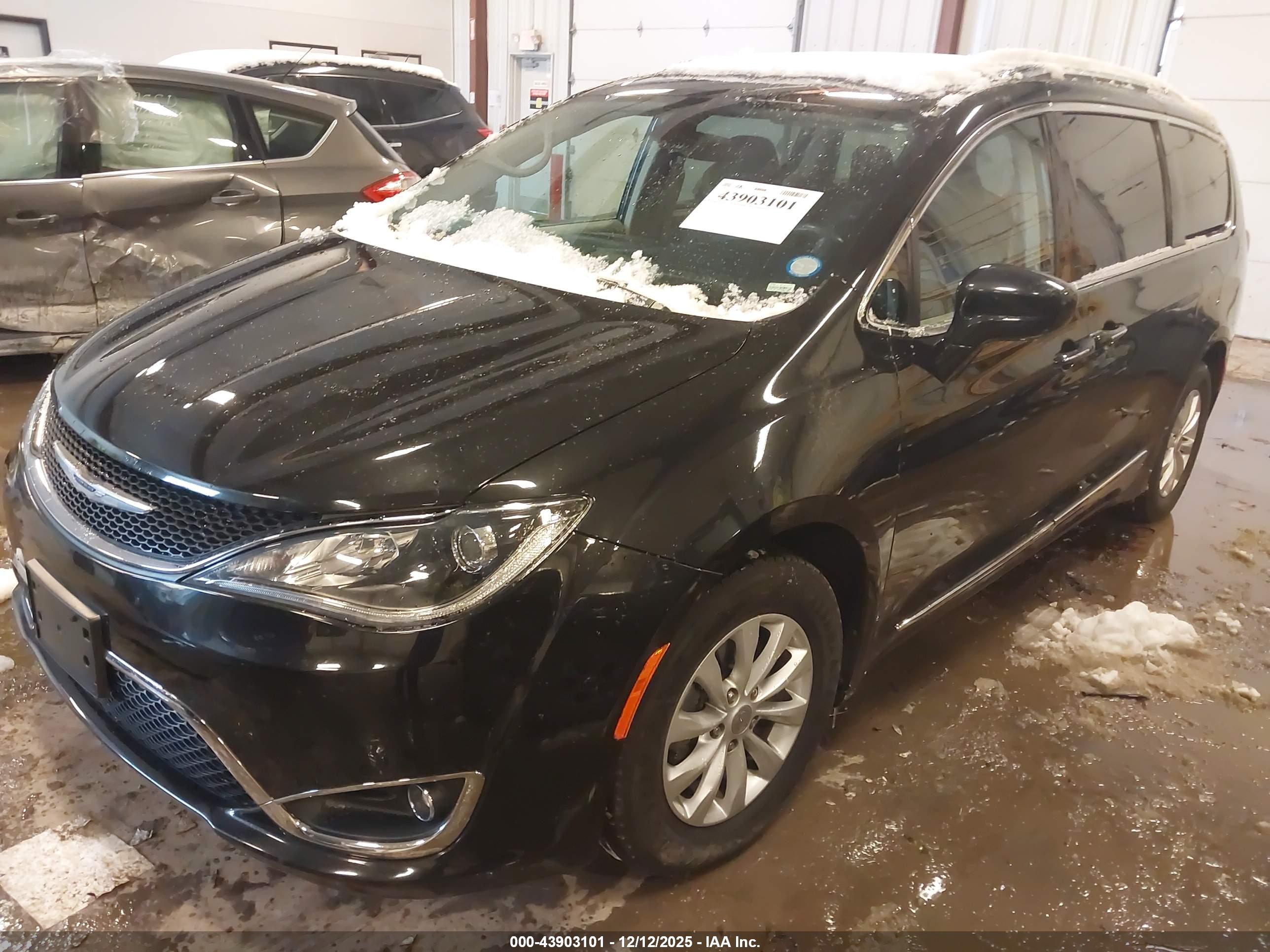 CHRYSLER PACIFICA image 2