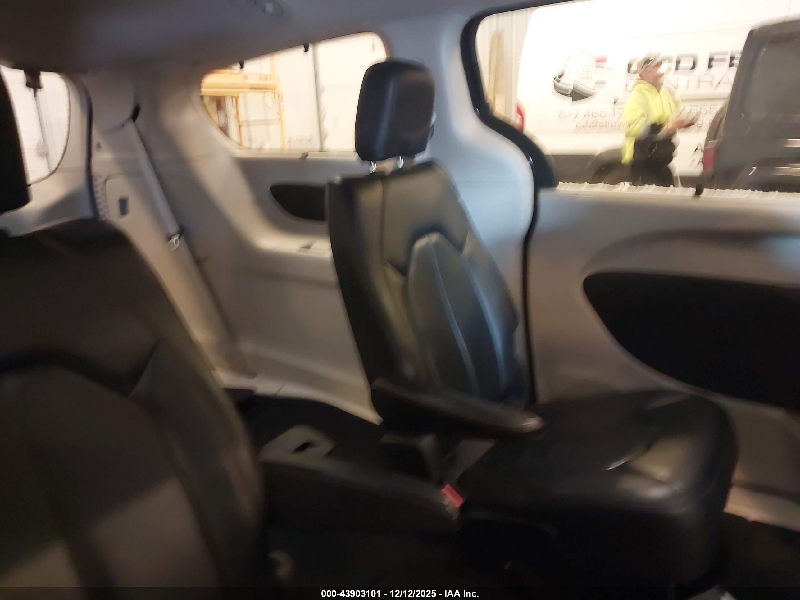 CHRYSLER PACIFICA image 8