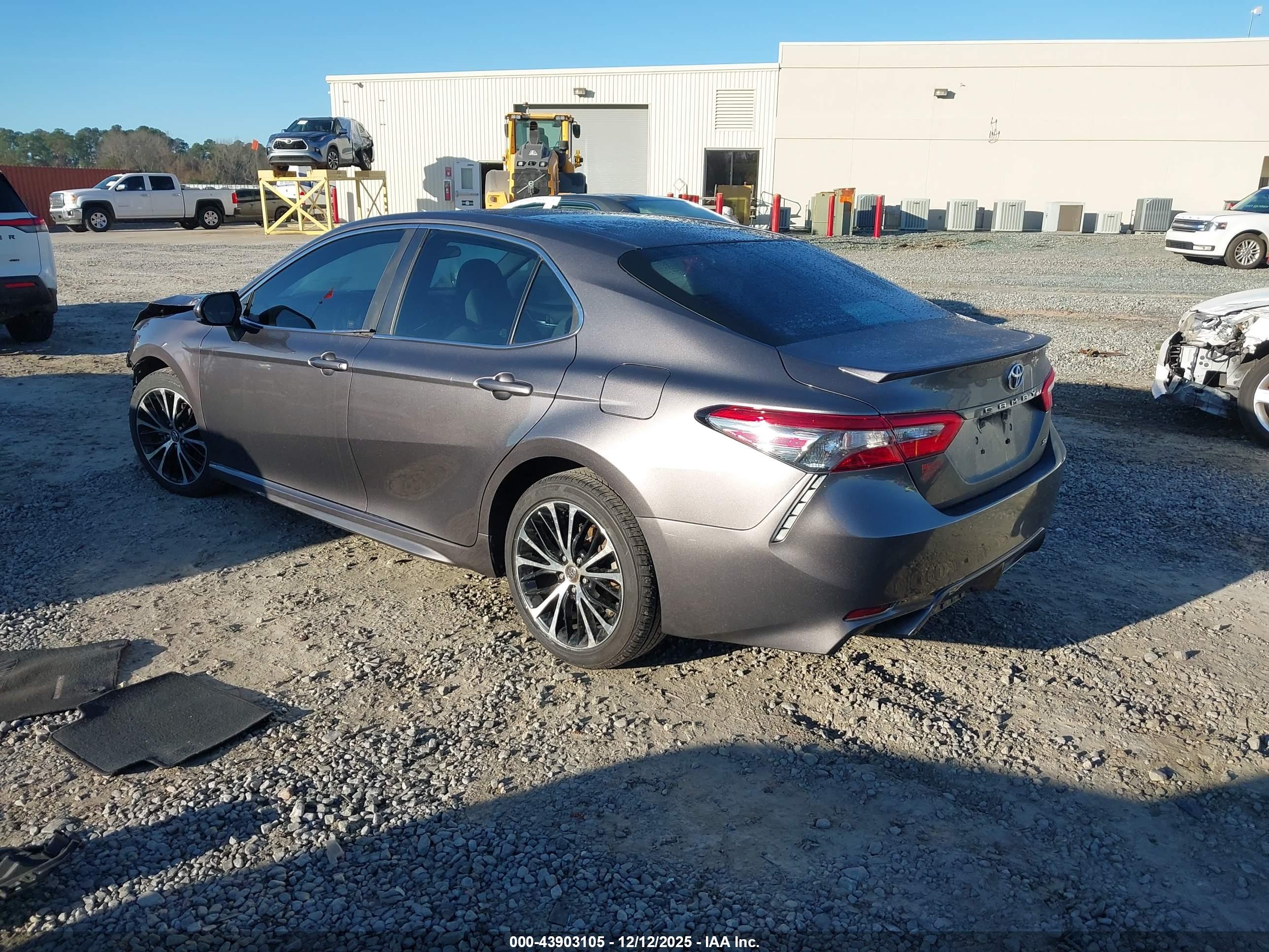 TOYOTA CAMRY image 3
