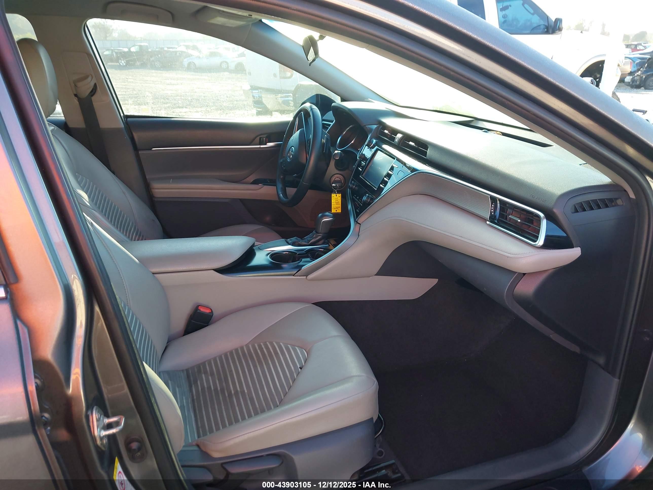 TOYOTA CAMRY image 5