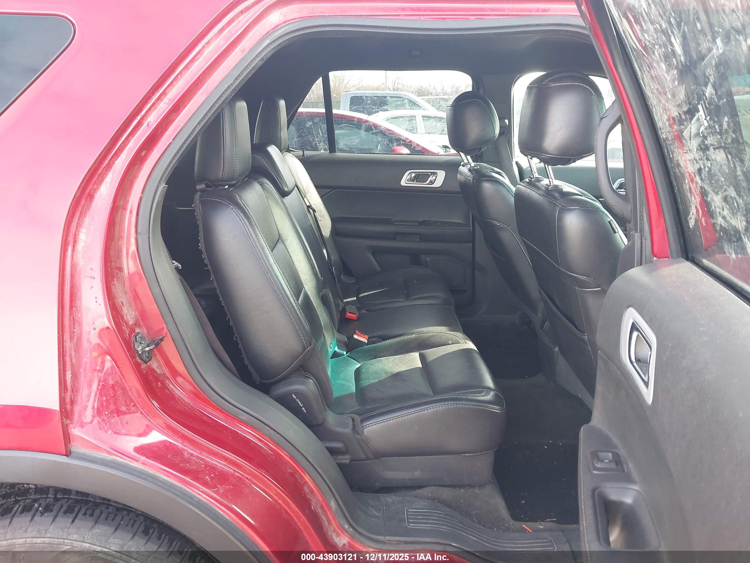 FORD EXPLORER image 8