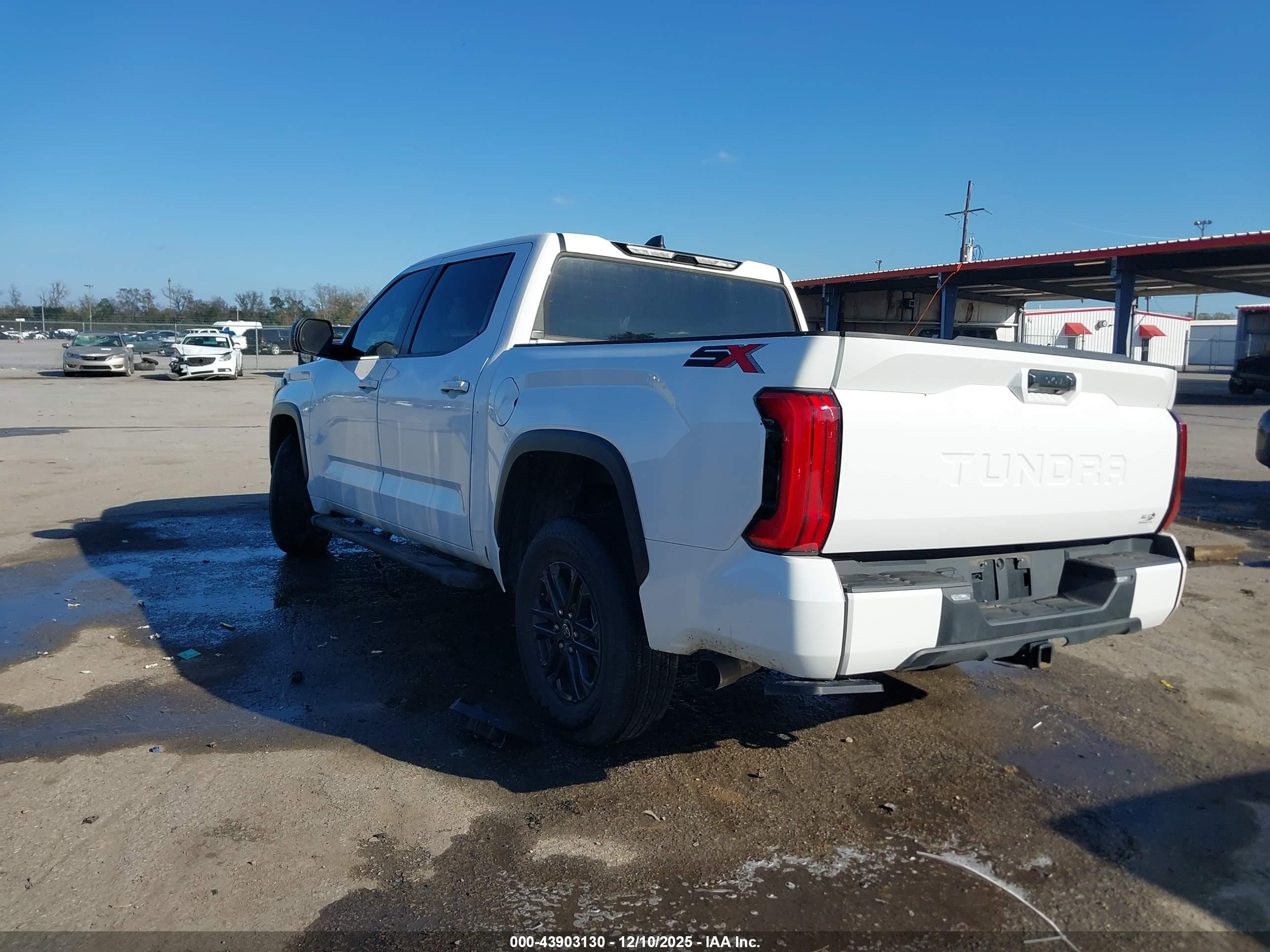 TOYOTA TUNDRA image 3