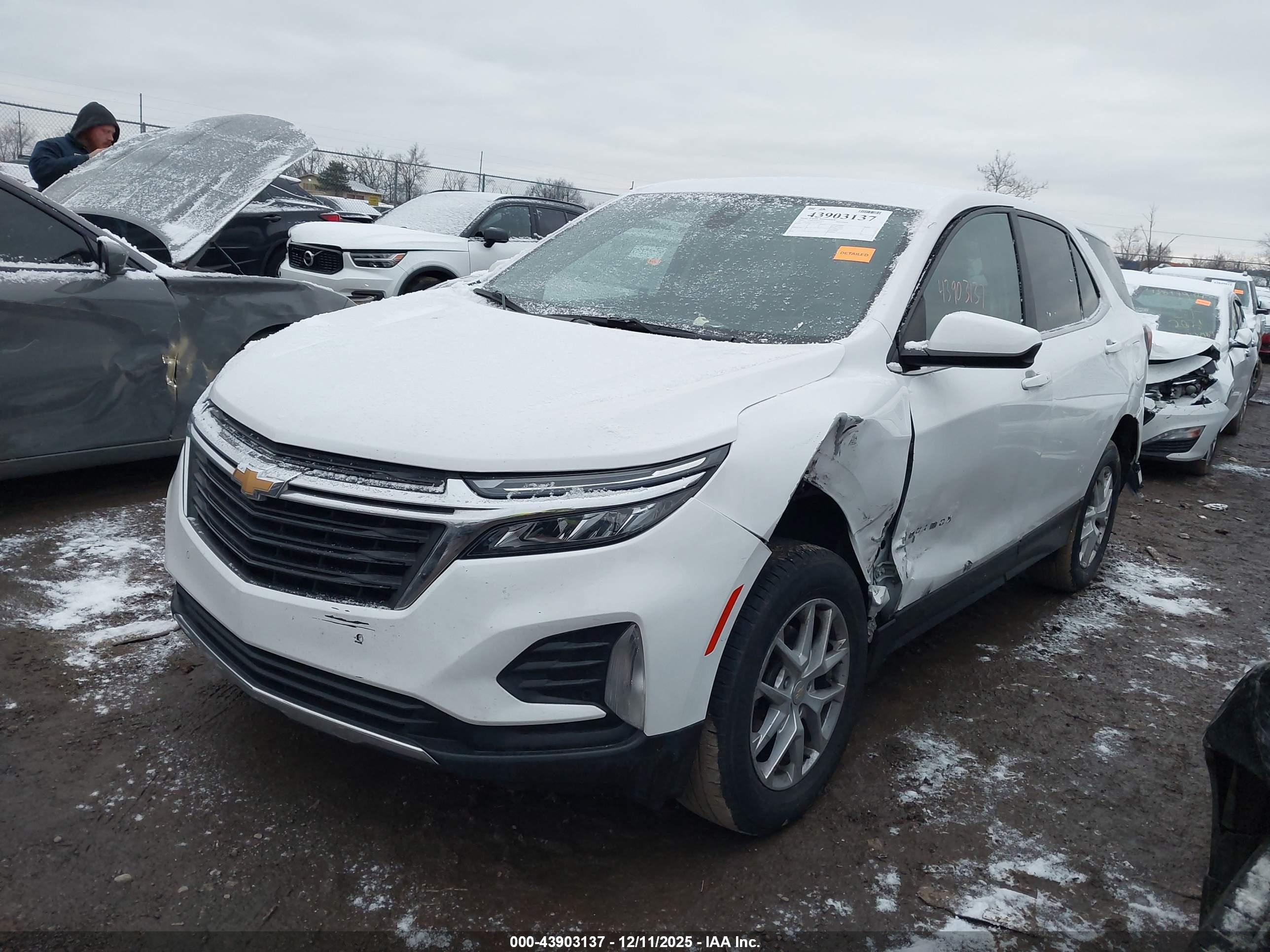 CHEVROLET EQUINOX image 2