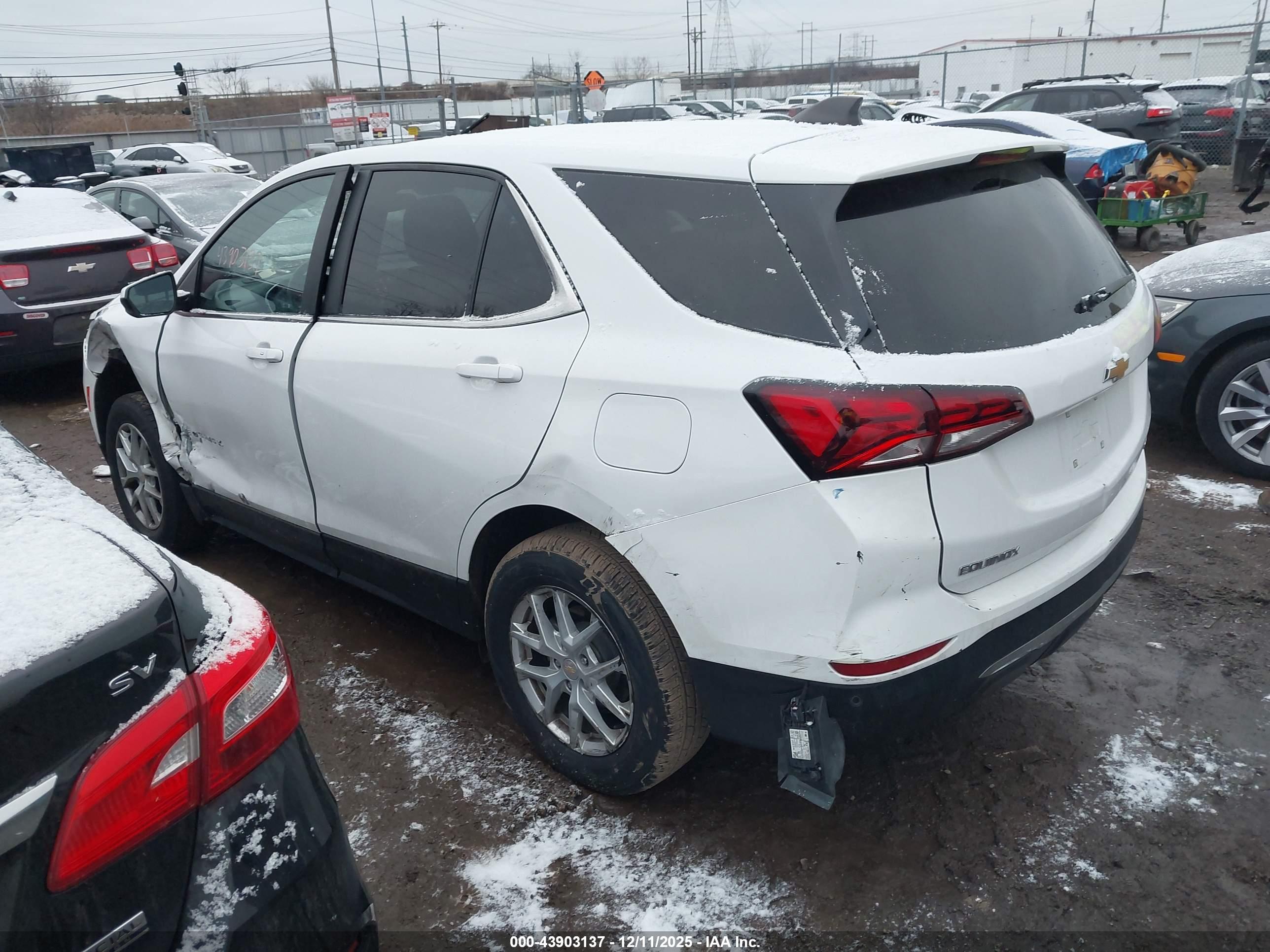 CHEVROLET EQUINOX image 3