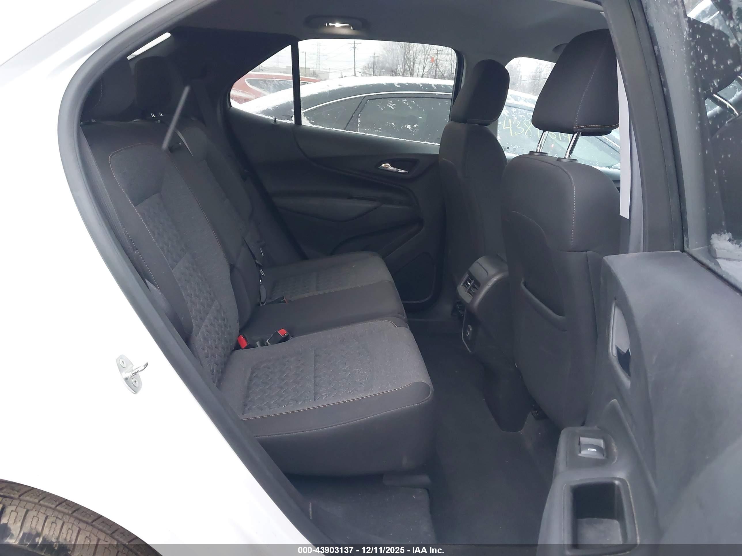 CHEVROLET EQUINOX image 8