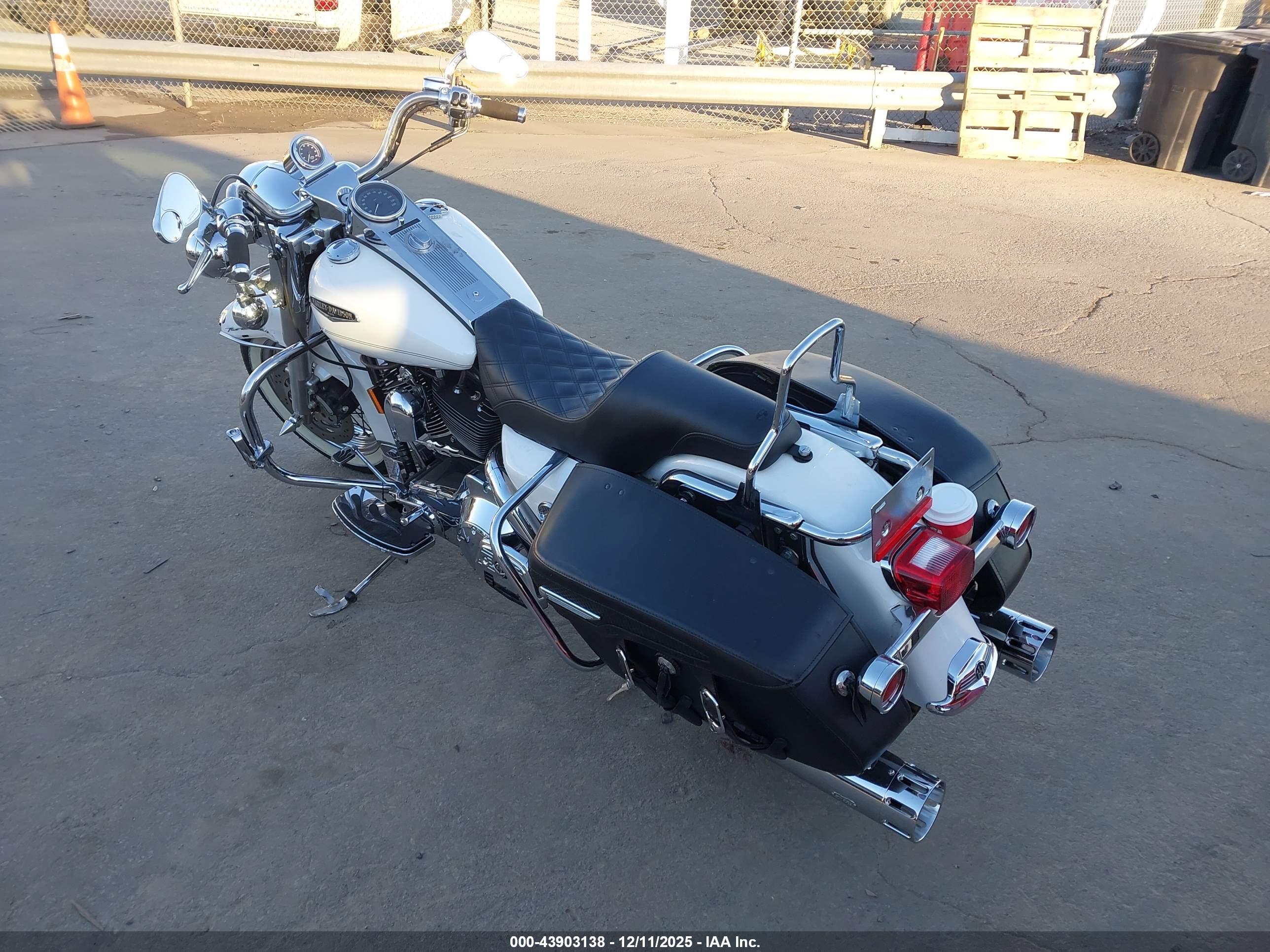 HARLEY-DAVIDSON FLHRCI image 3