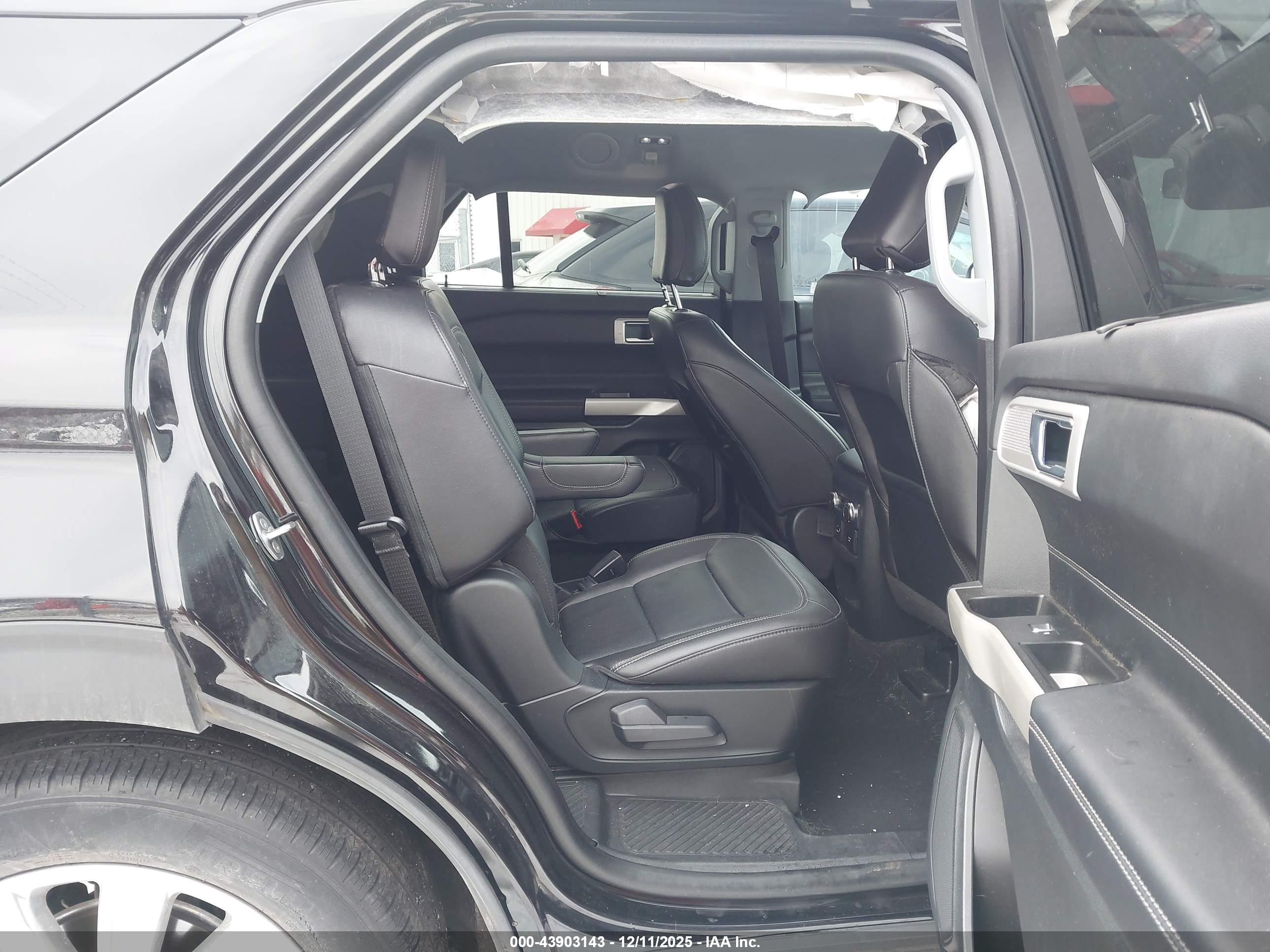FORD EXPLORER image 8
