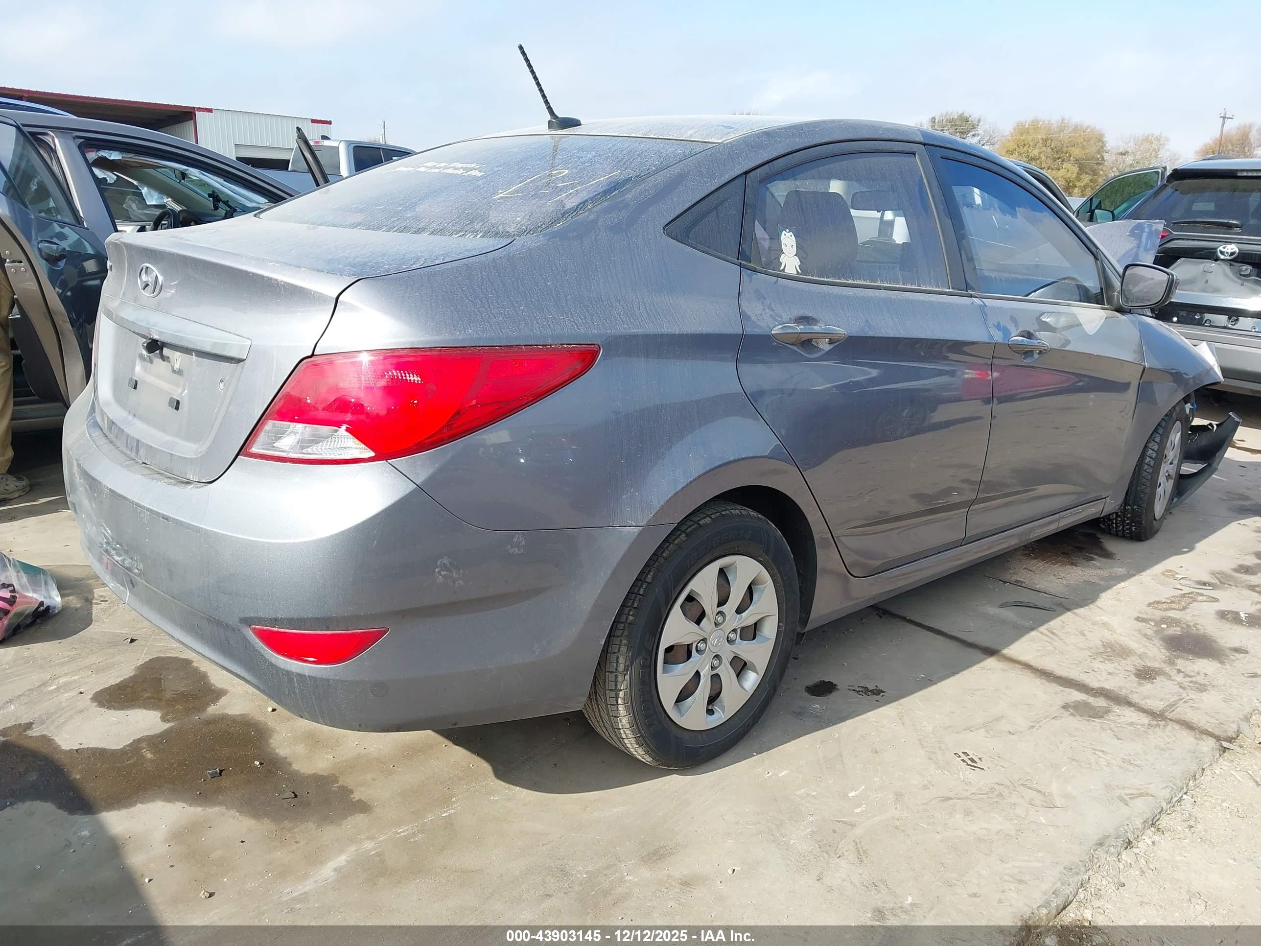 HYUNDAI ACCENT image 4