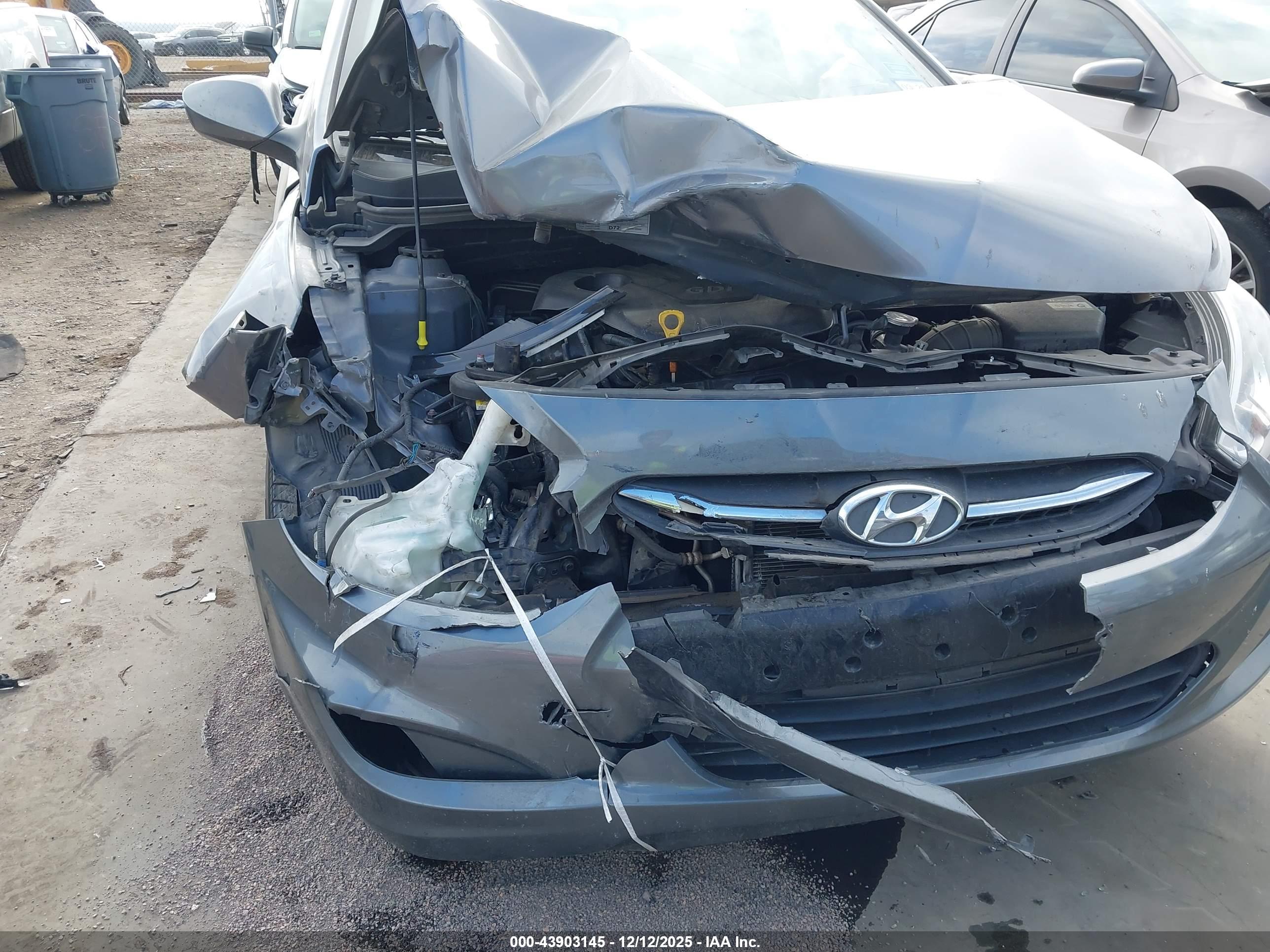 HYUNDAI ACCENT image 6