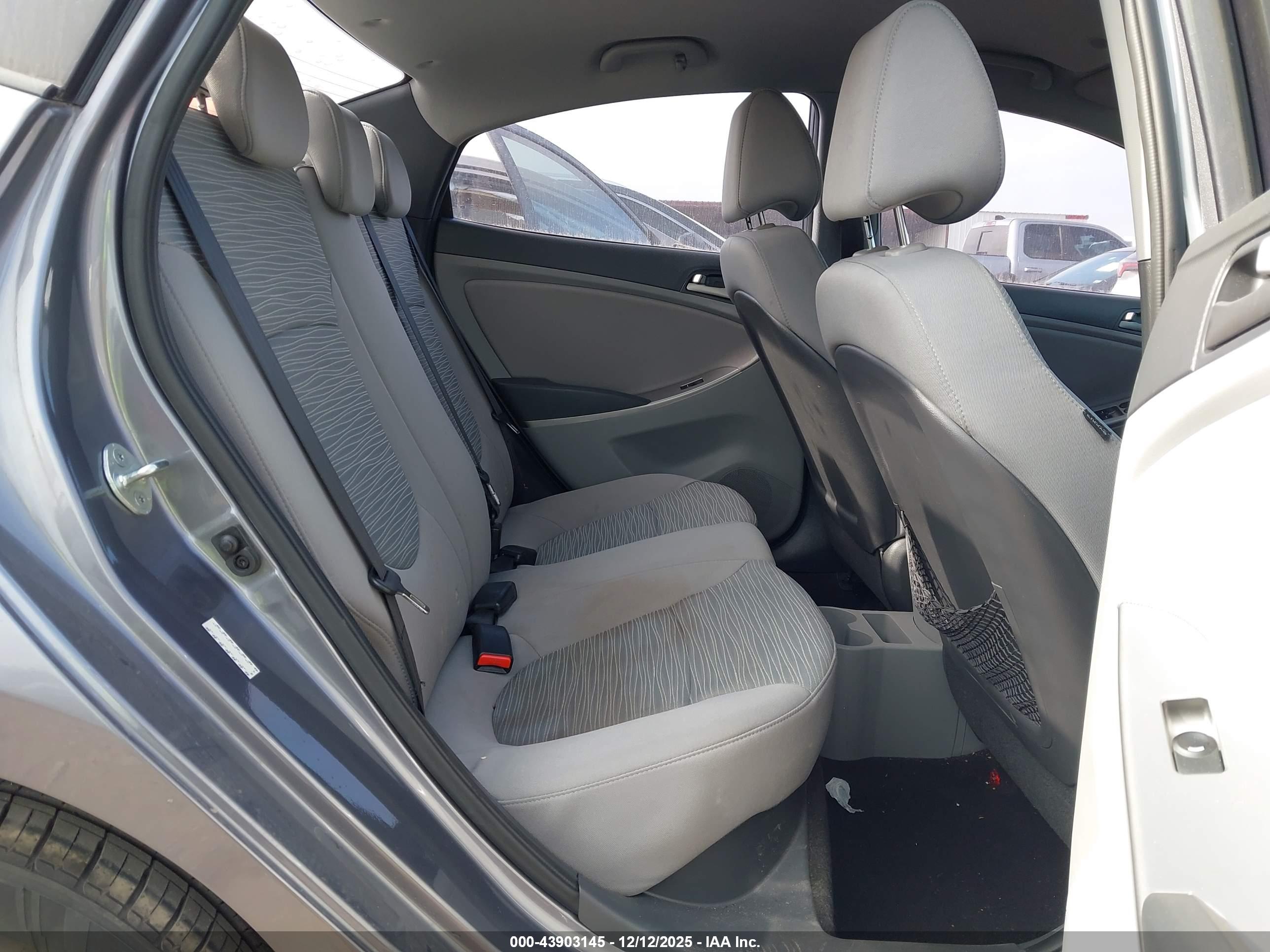 HYUNDAI ACCENT image 8
