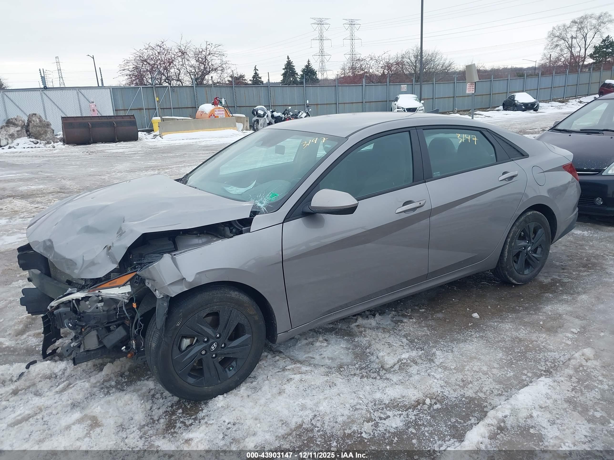 HYUNDAI ELANTRA image 2