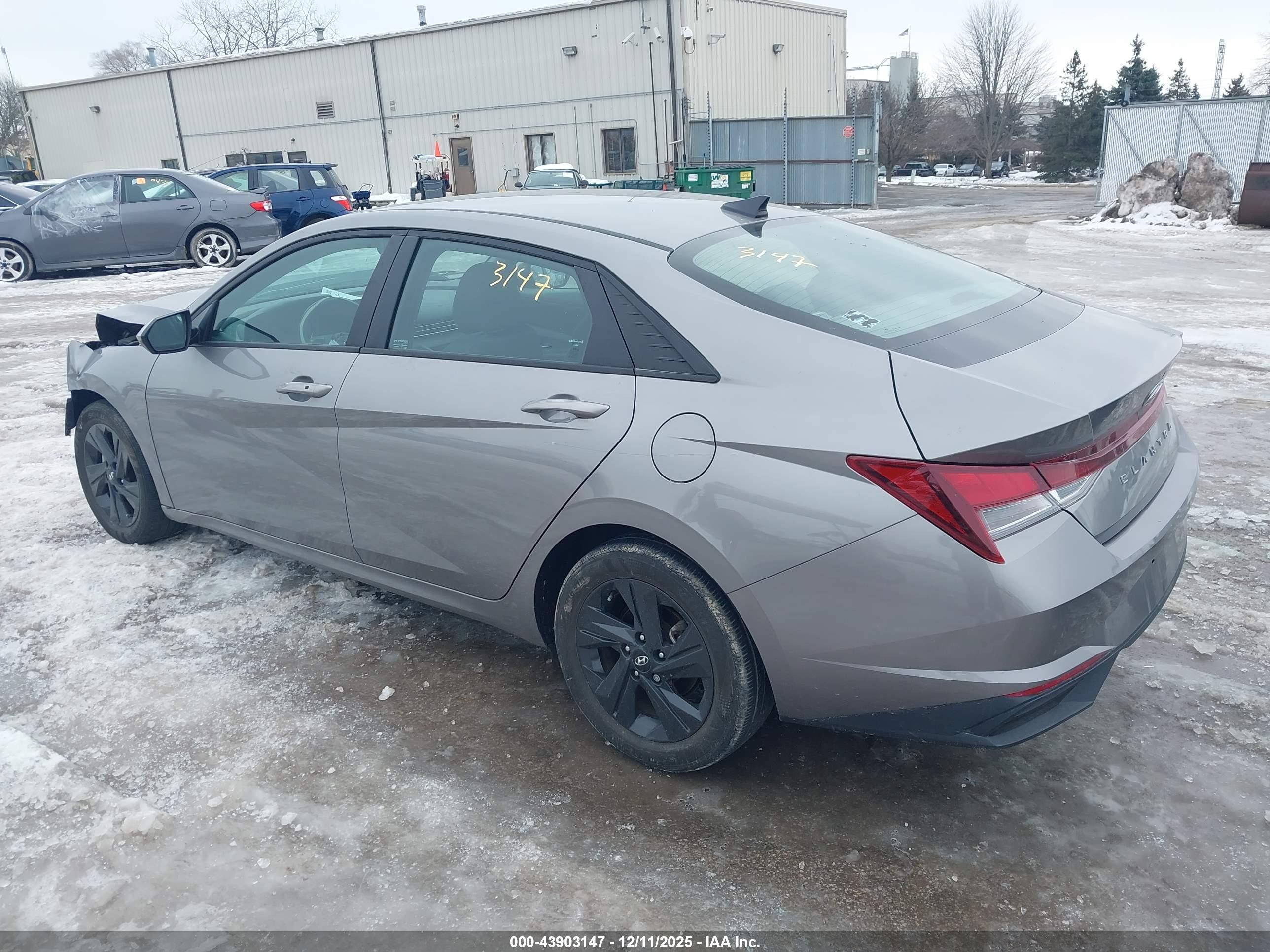 HYUNDAI ELANTRA image 3