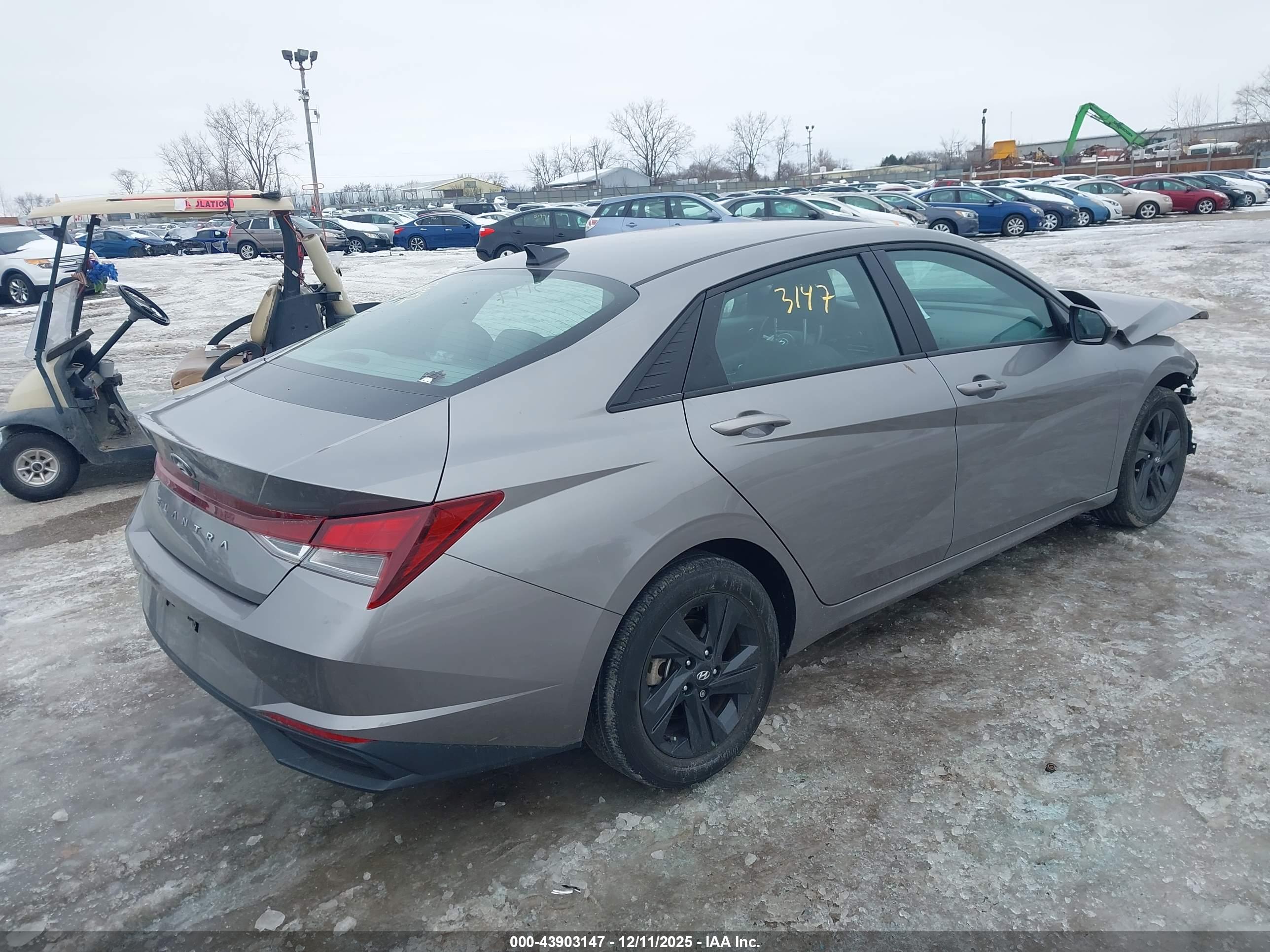 HYUNDAI ELANTRA image 4