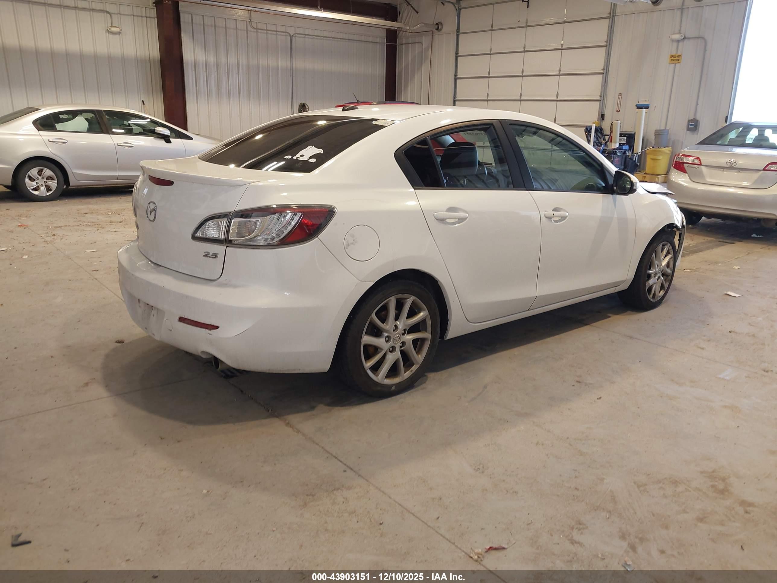 MAZDA MAZDA3 image 4