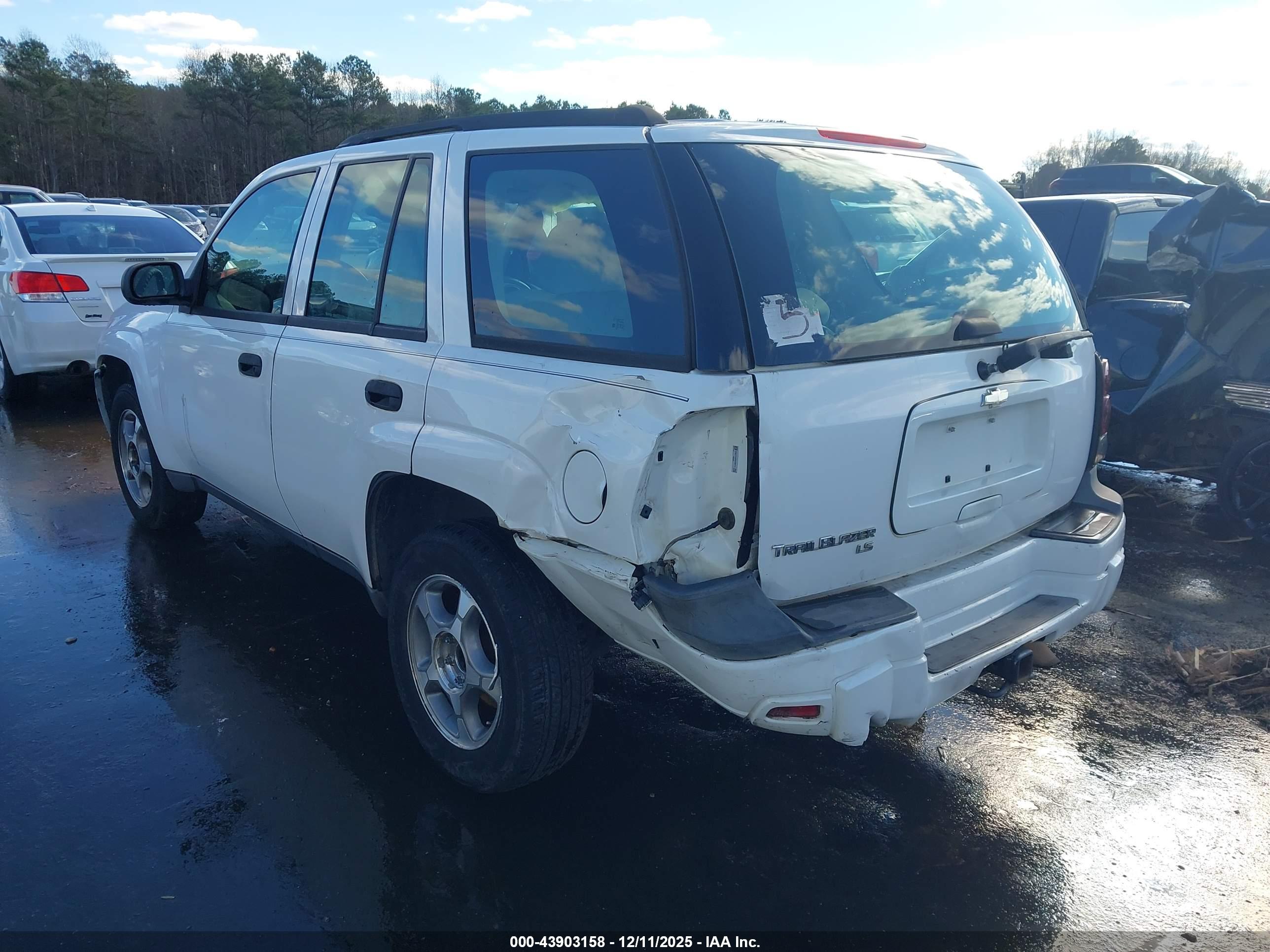CHEVROLET TRAILBLAZER image 3