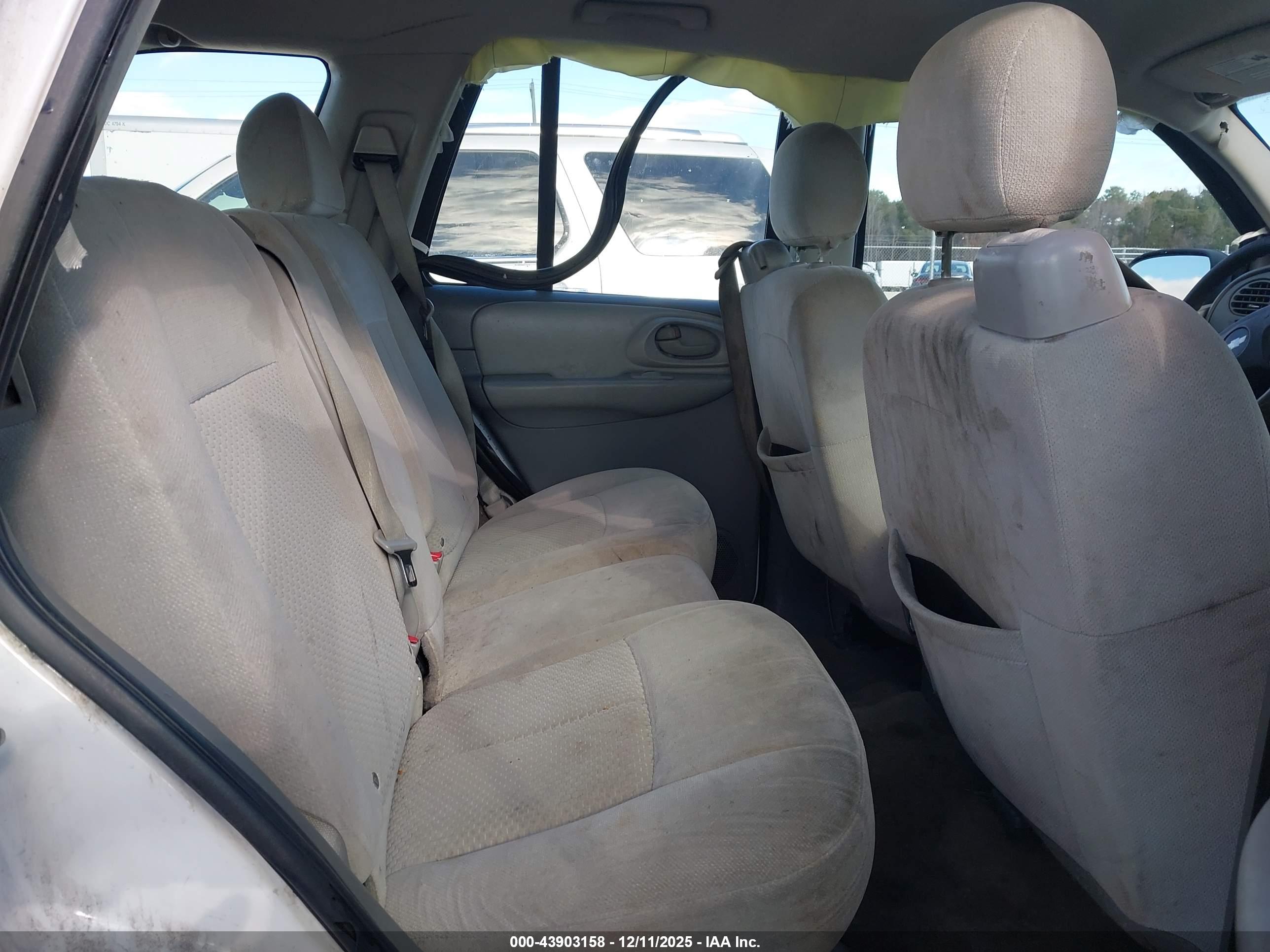 CHEVROLET TRAILBLAZER image 8