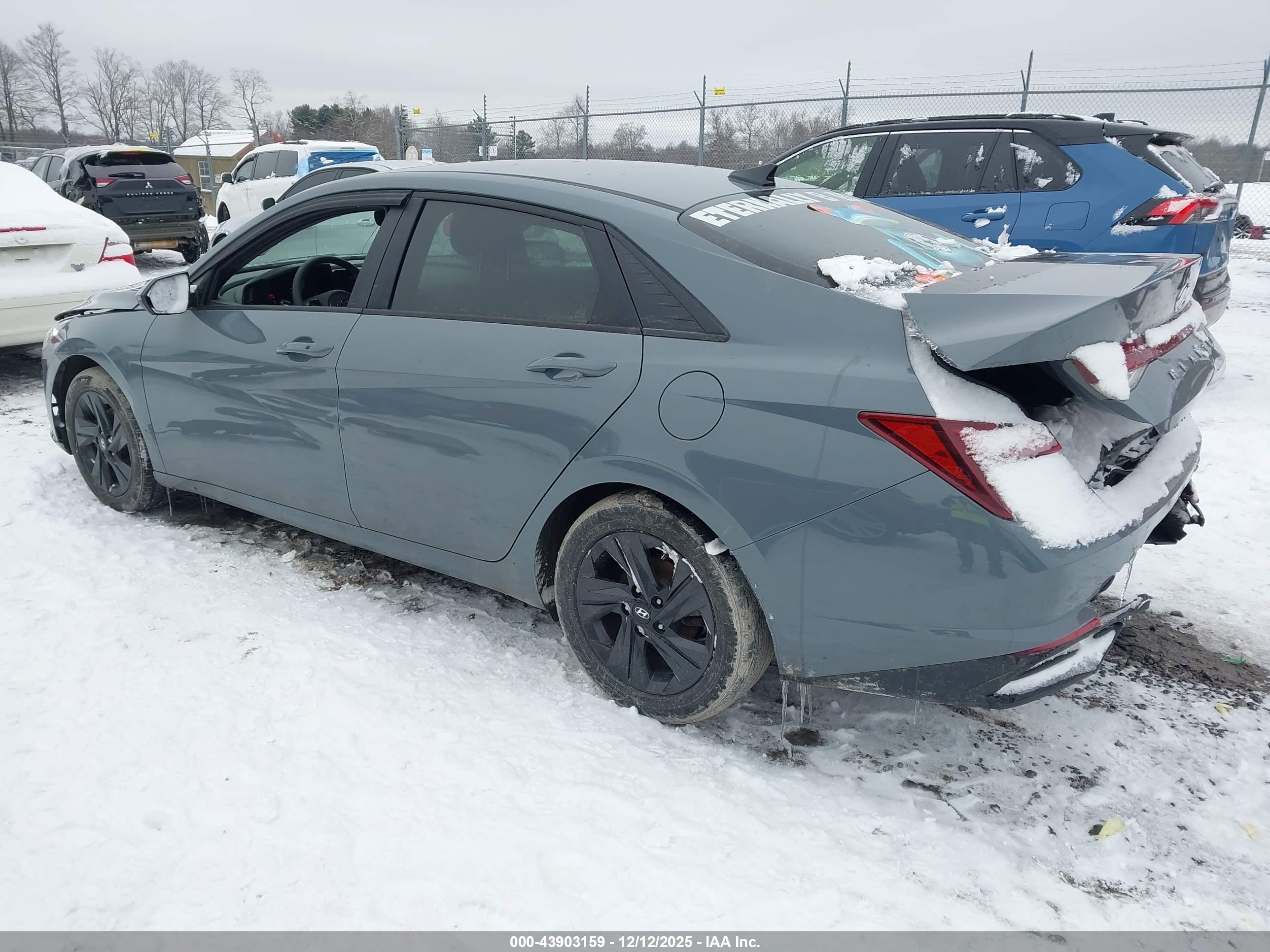 HYUNDAI ELANTRA image 3
