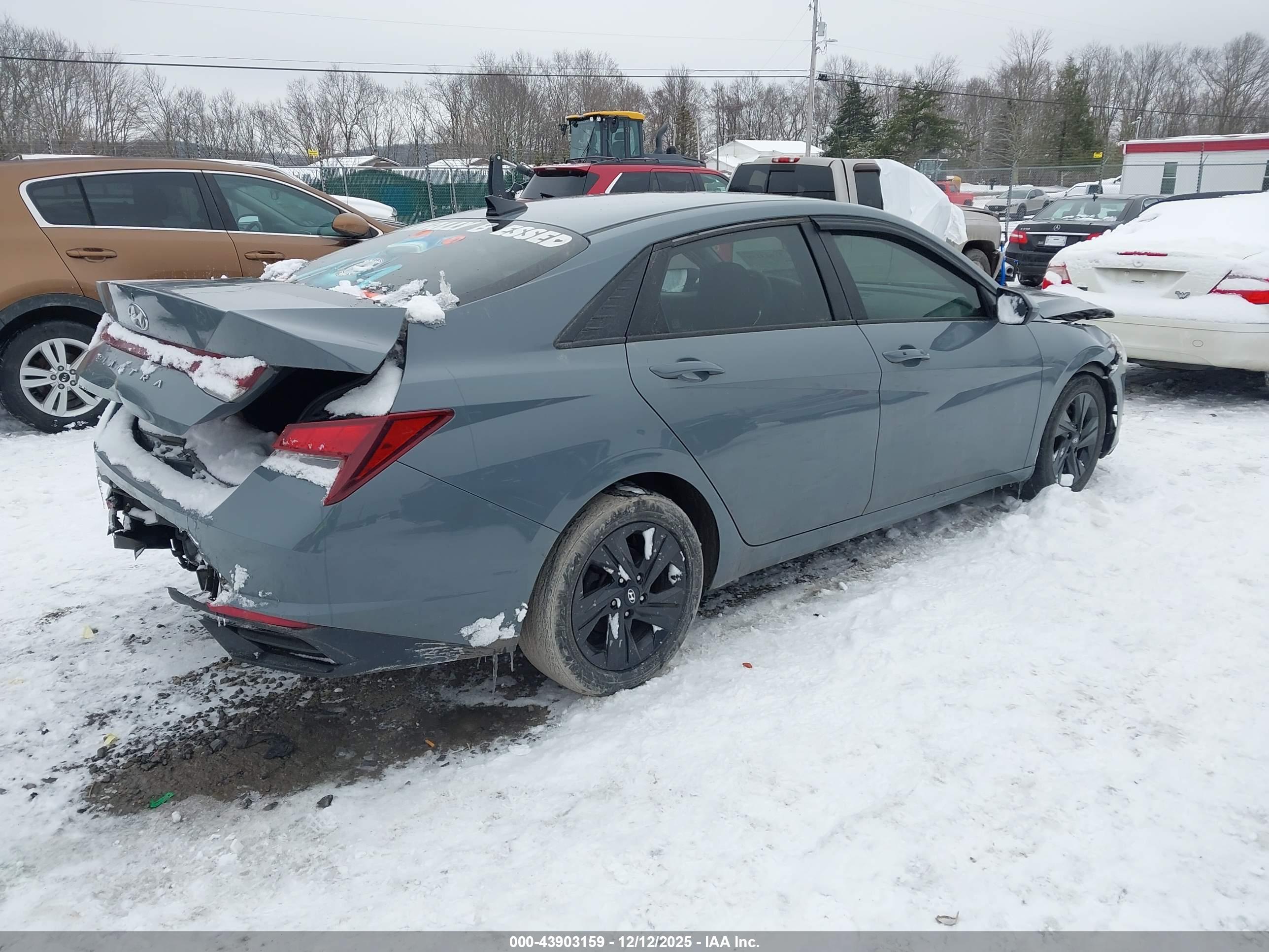 HYUNDAI ELANTRA image 4
