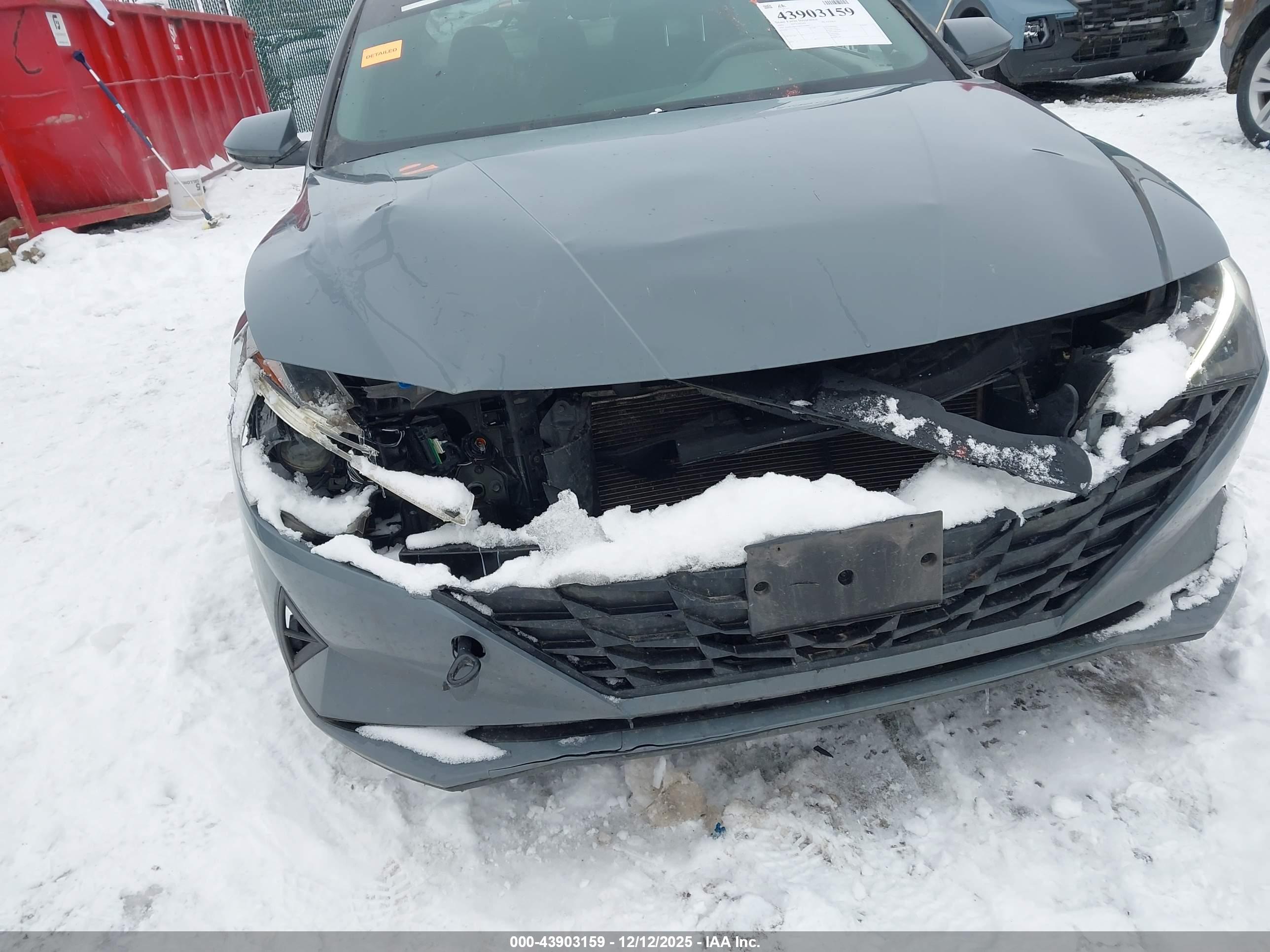 HYUNDAI ELANTRA image 6
