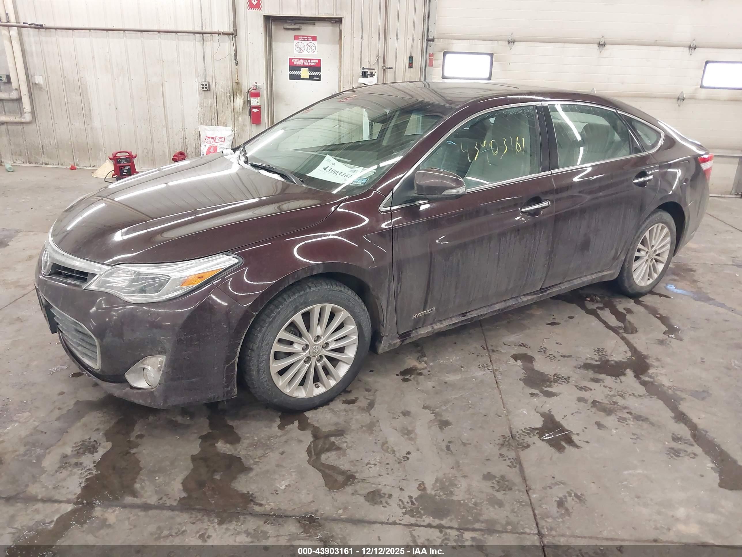 TOYOTA AVALON image 2