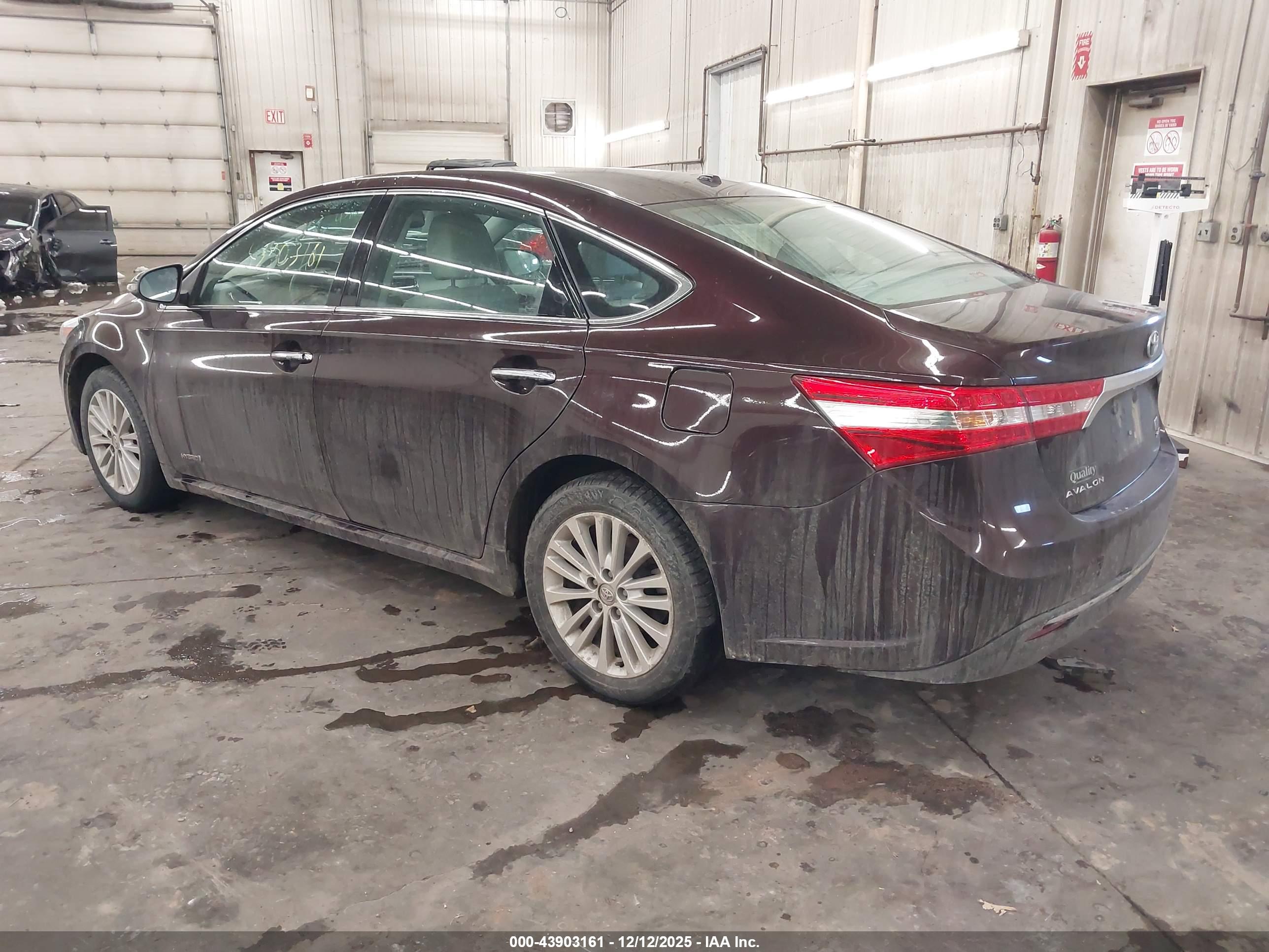 TOYOTA AVALON image 3