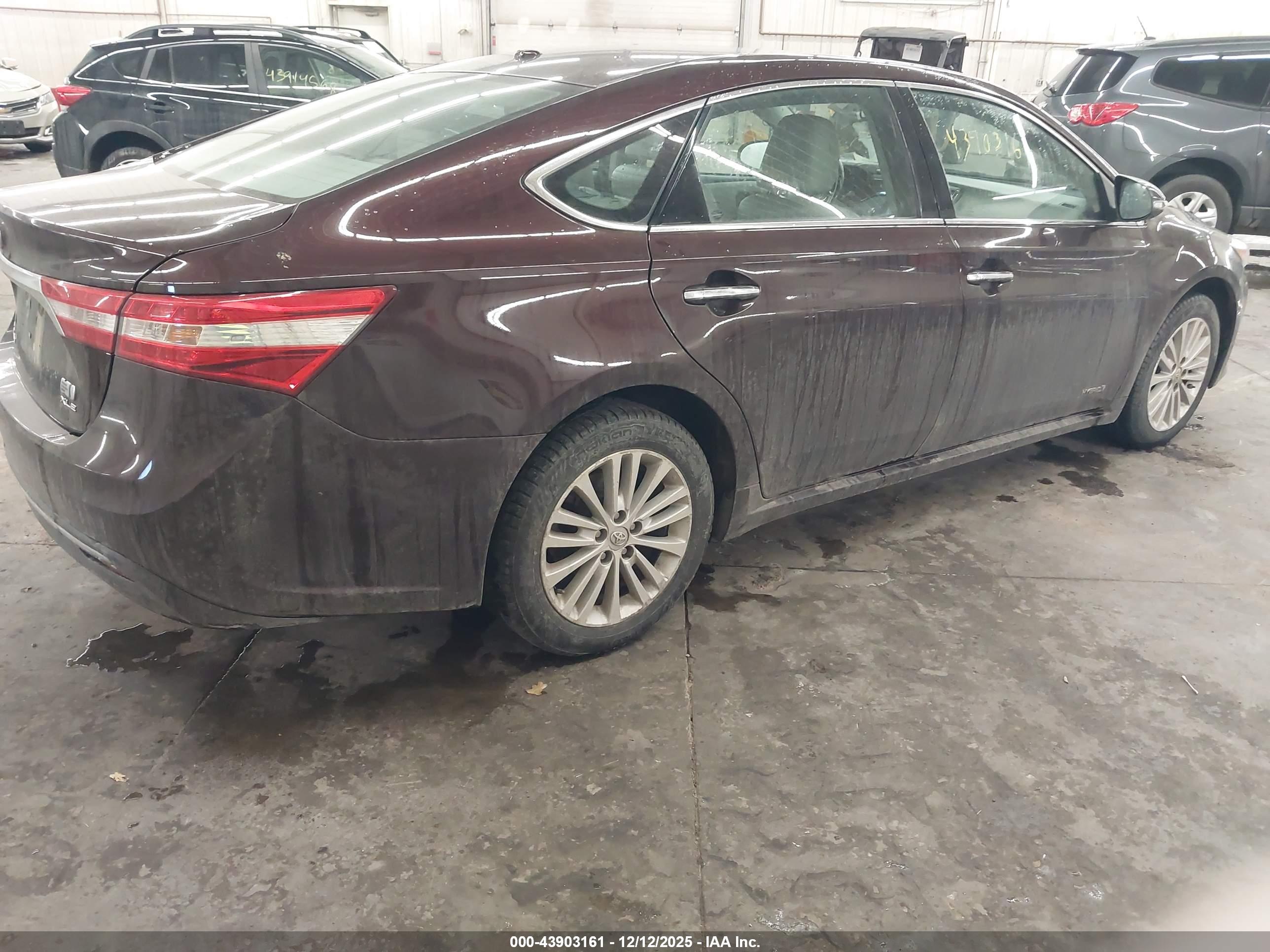 TOYOTA AVALON image 4
