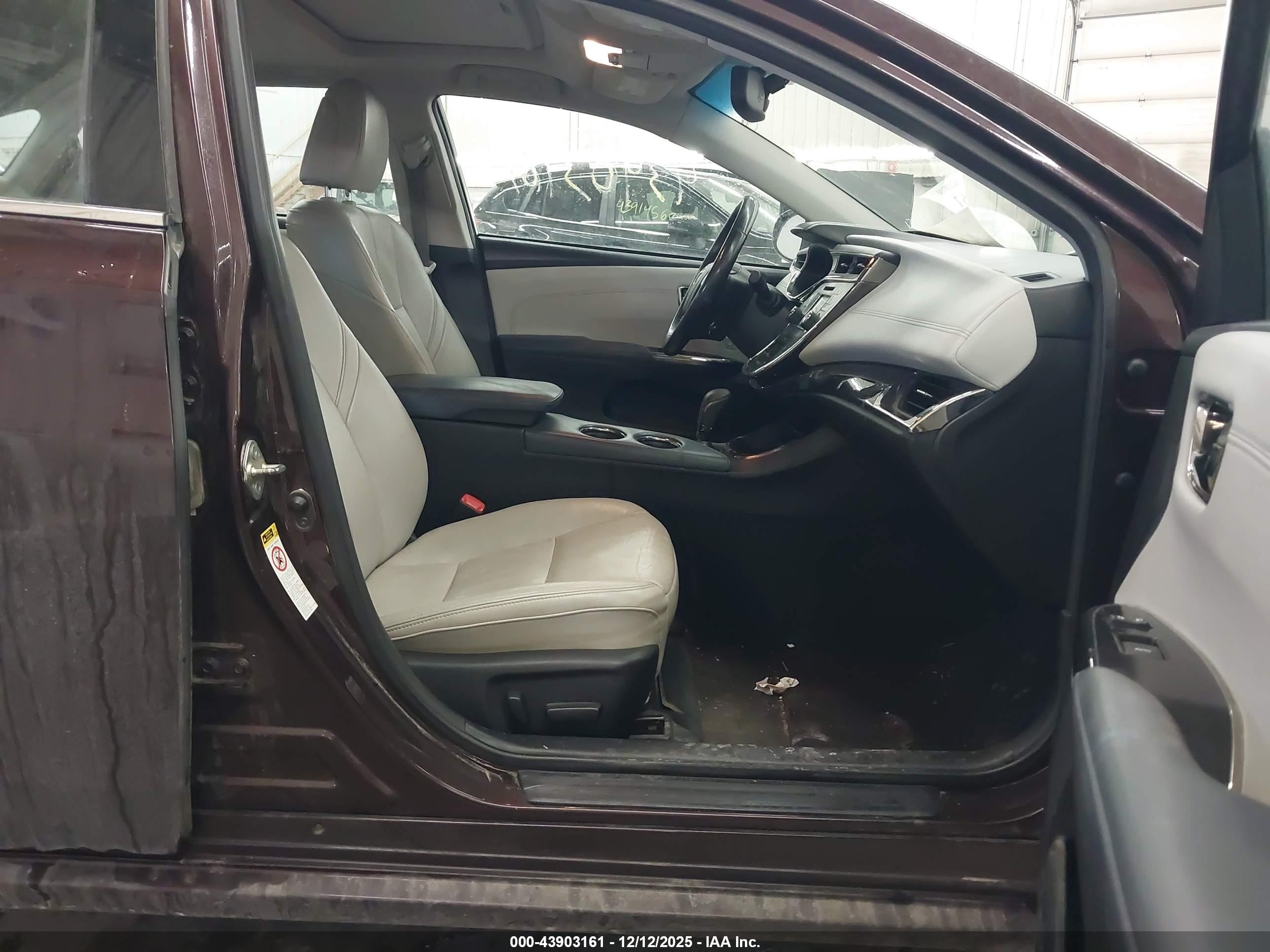 TOYOTA AVALON image 5