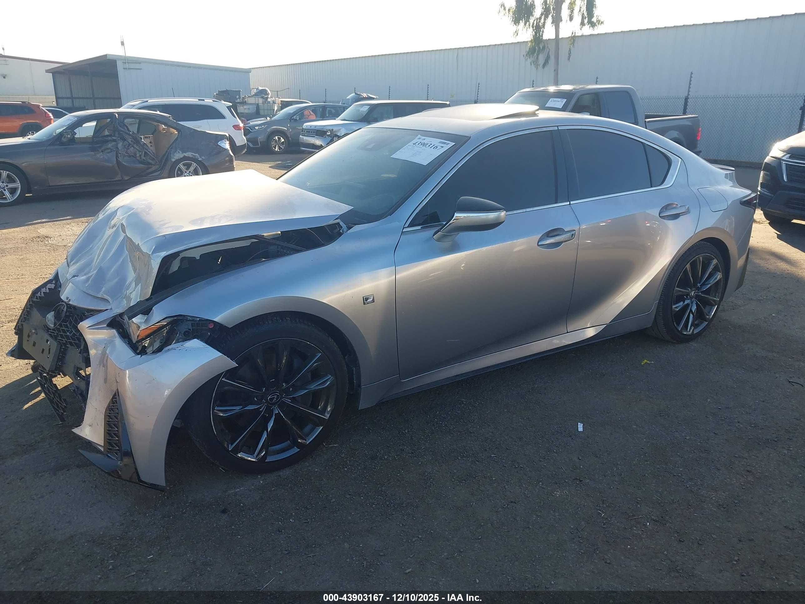 LEXUS IS image 2