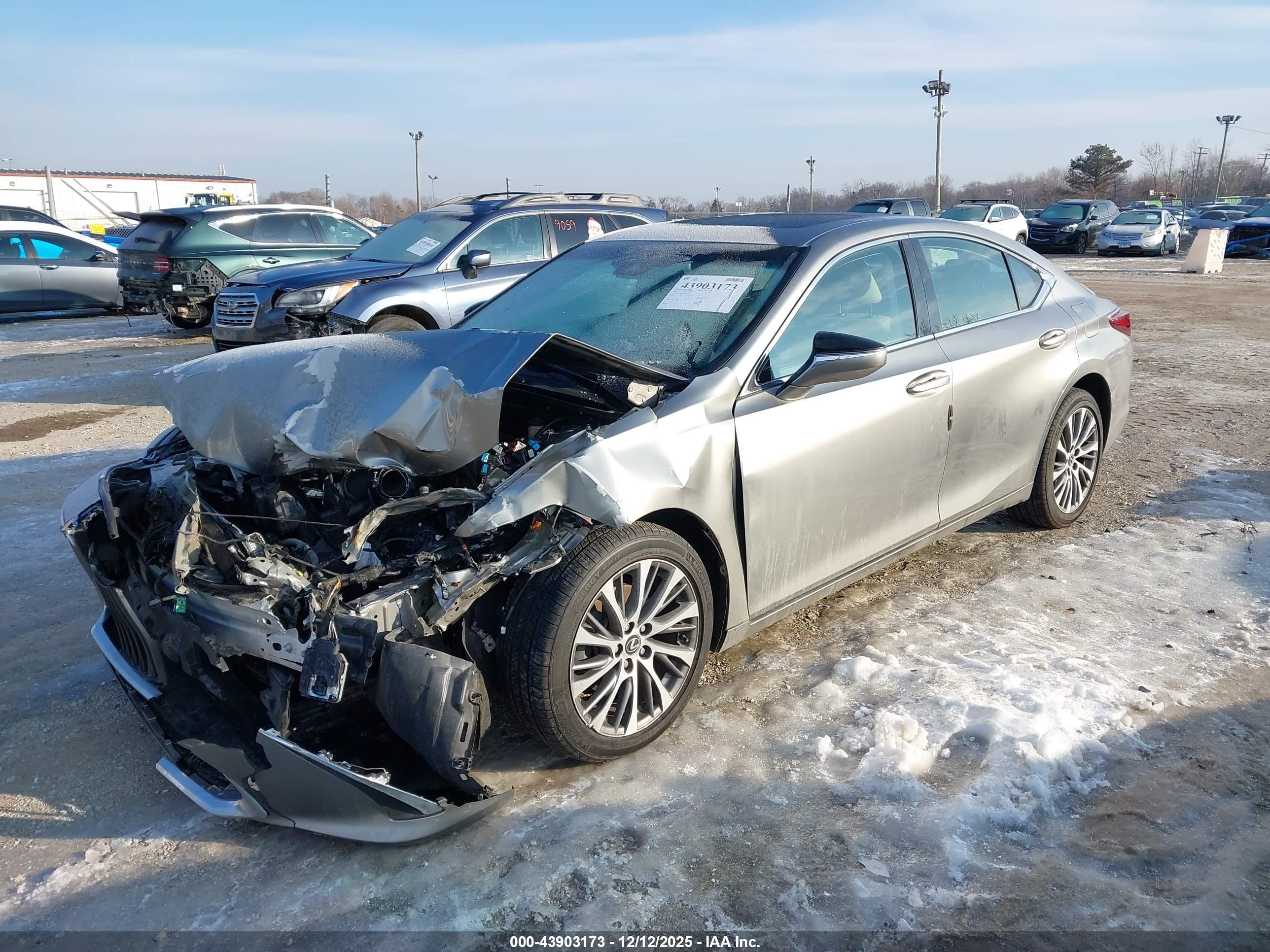 LEXUS ES image 2