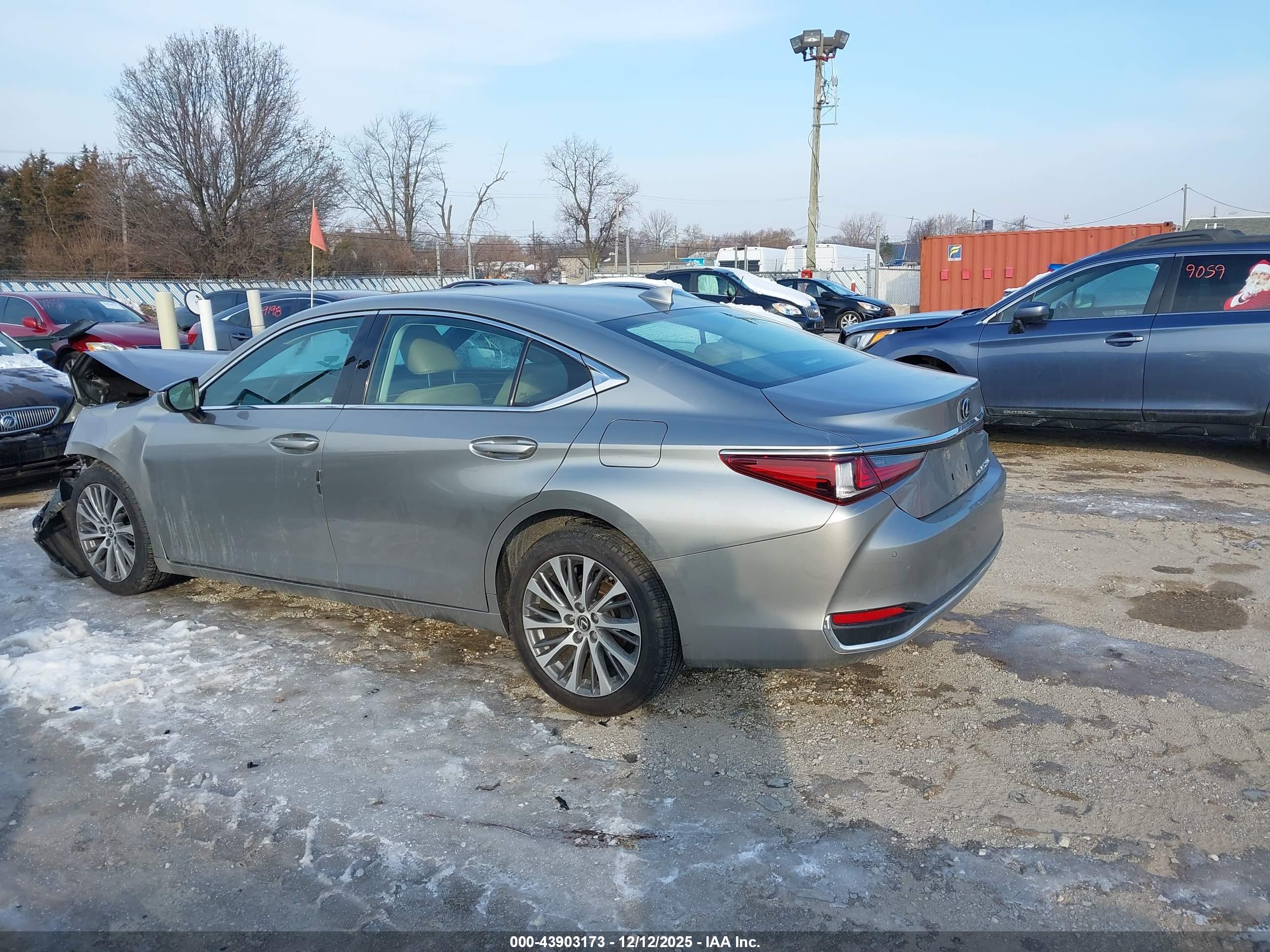 LEXUS ES image 3
