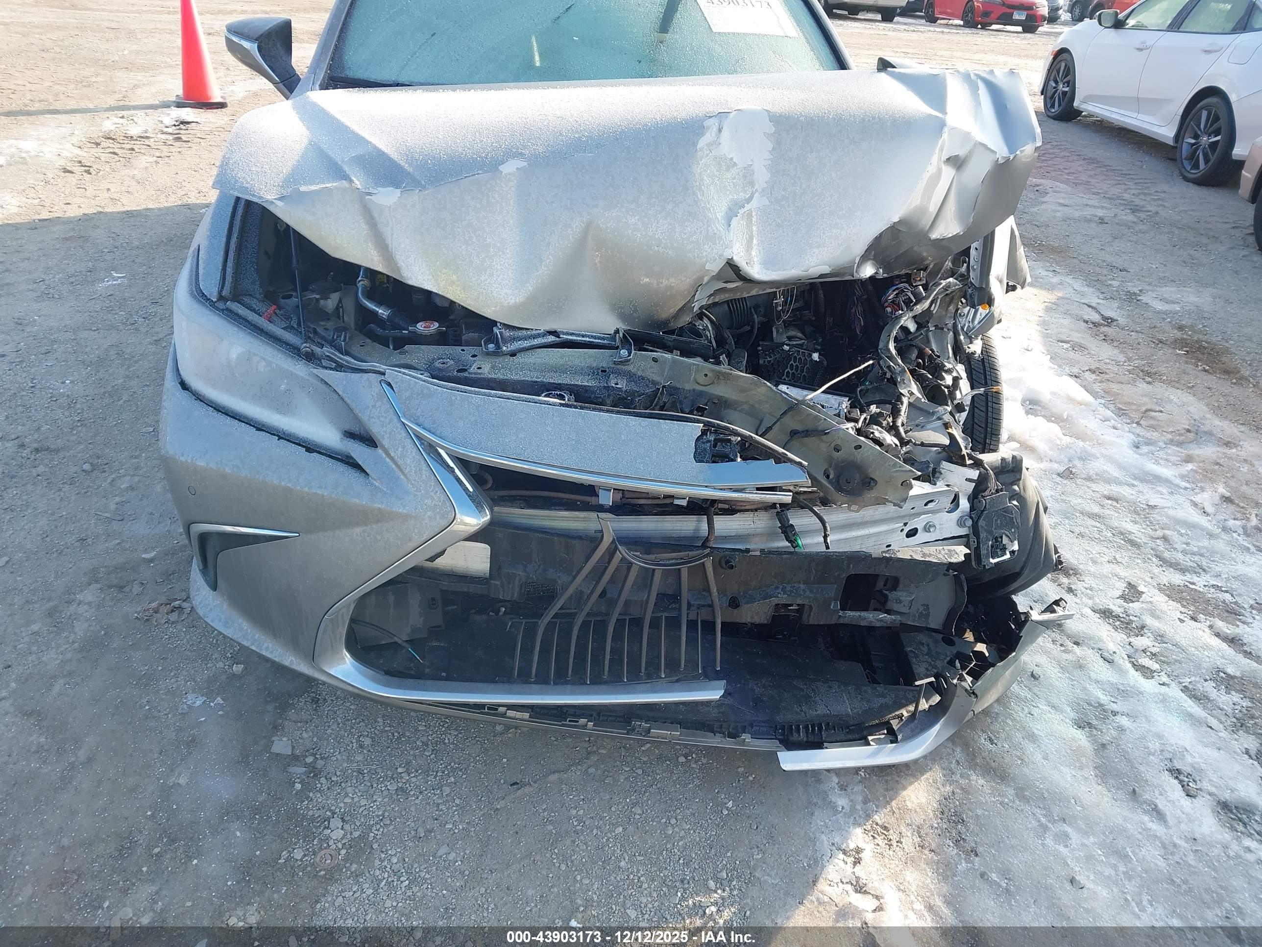 LEXUS ES image 6