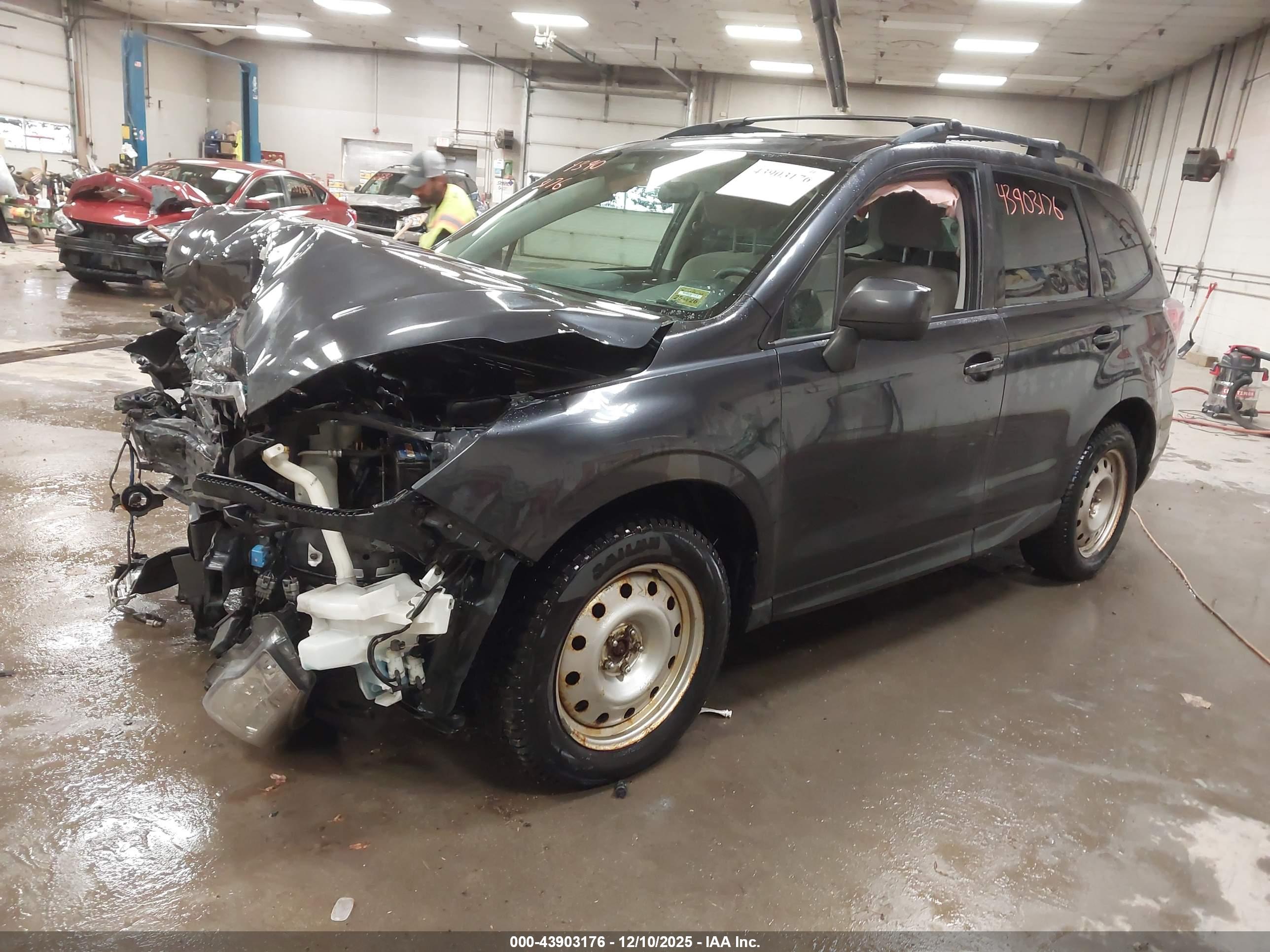SUBARU FORESTER image 2