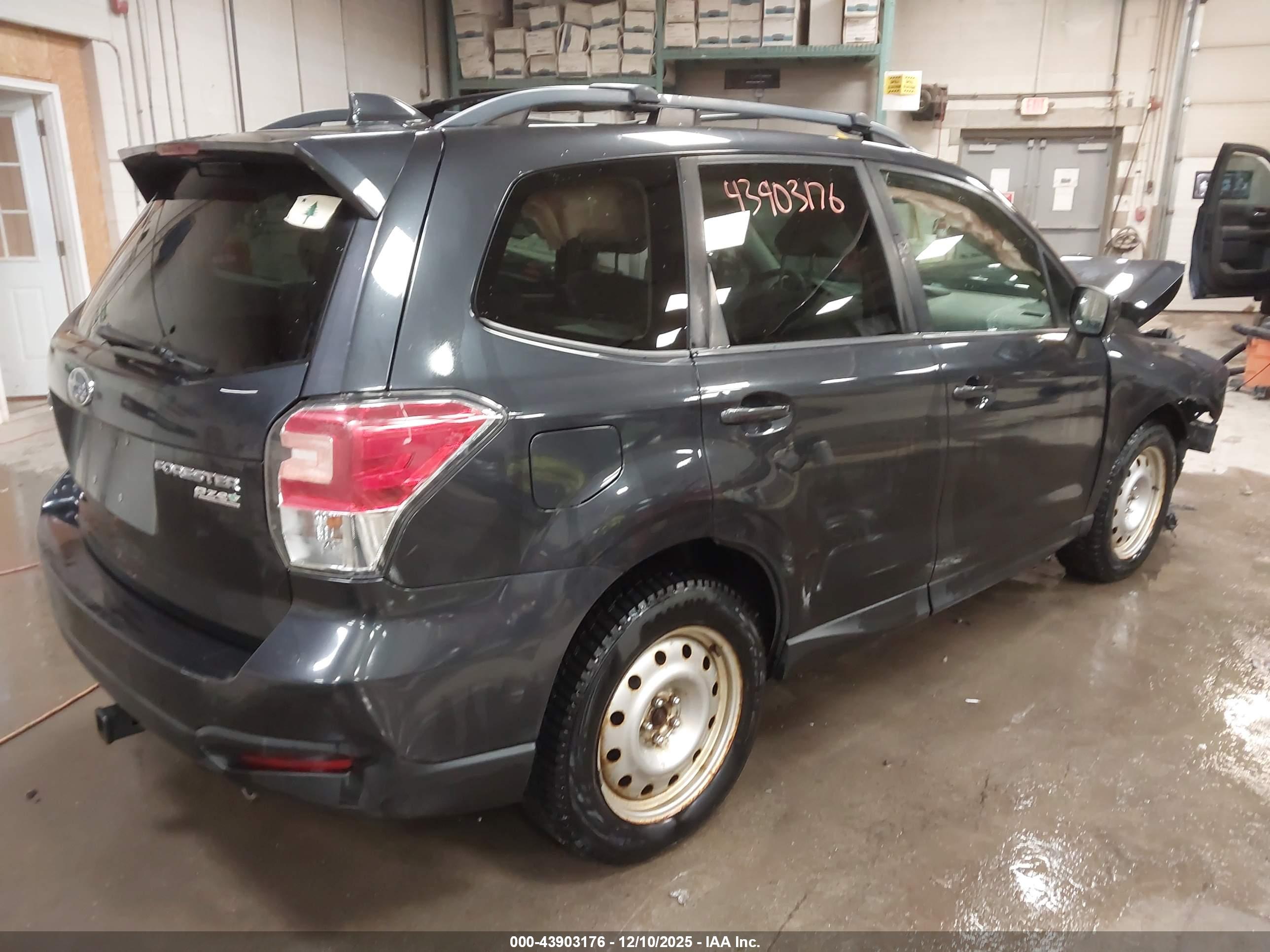 SUBARU FORESTER image 4