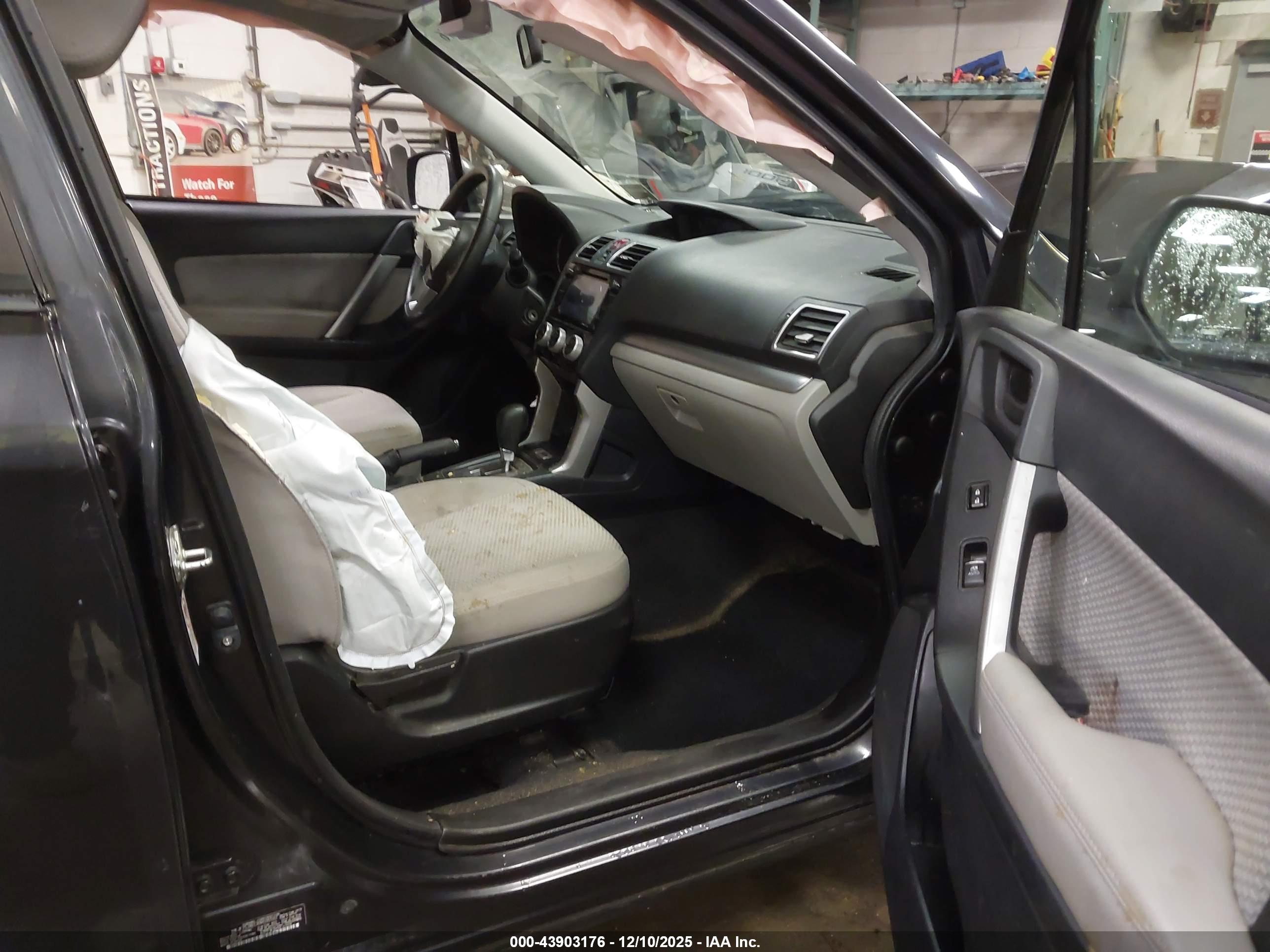 SUBARU FORESTER image 5