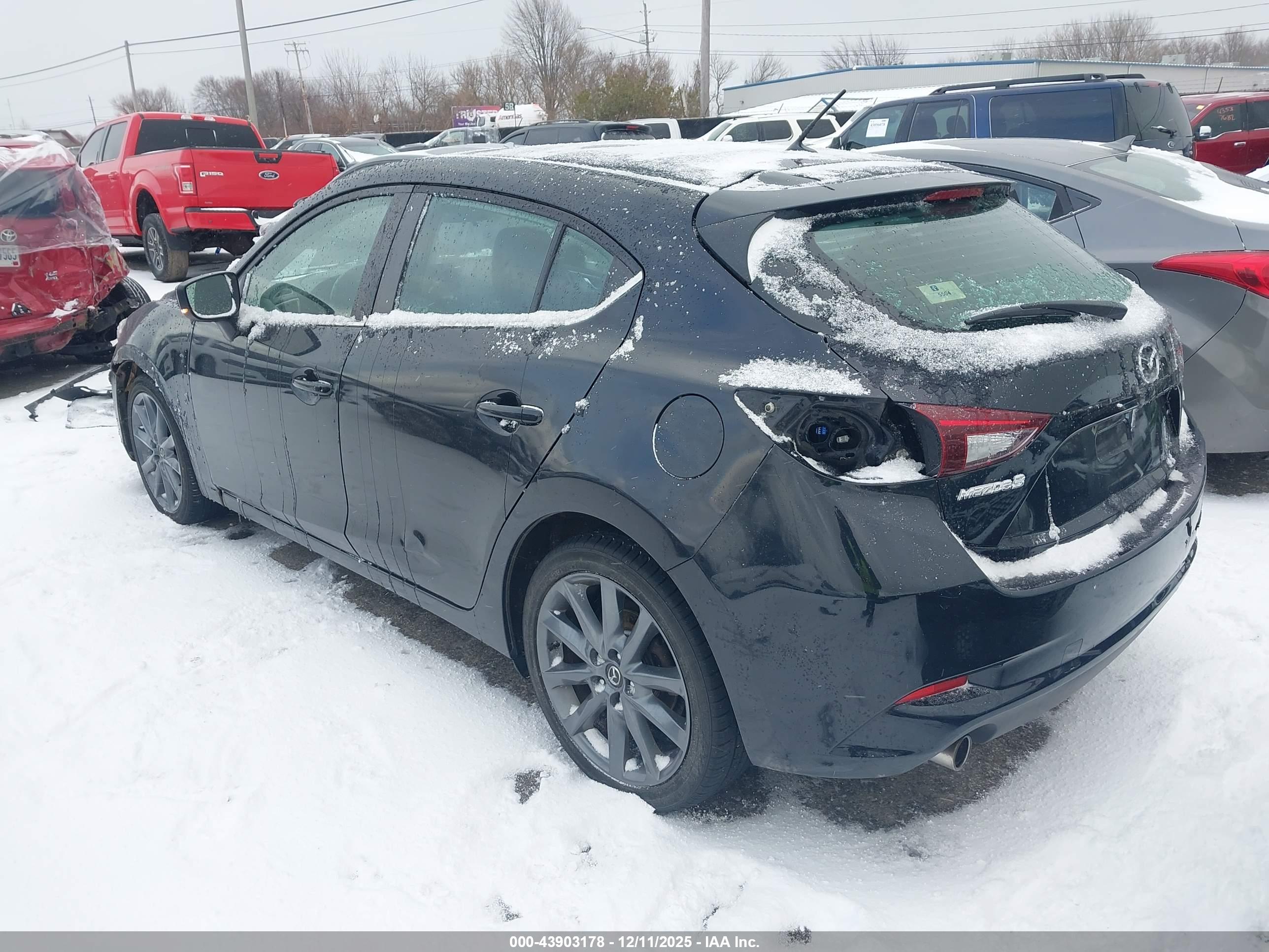 MAZDA MAZDA3 image 3