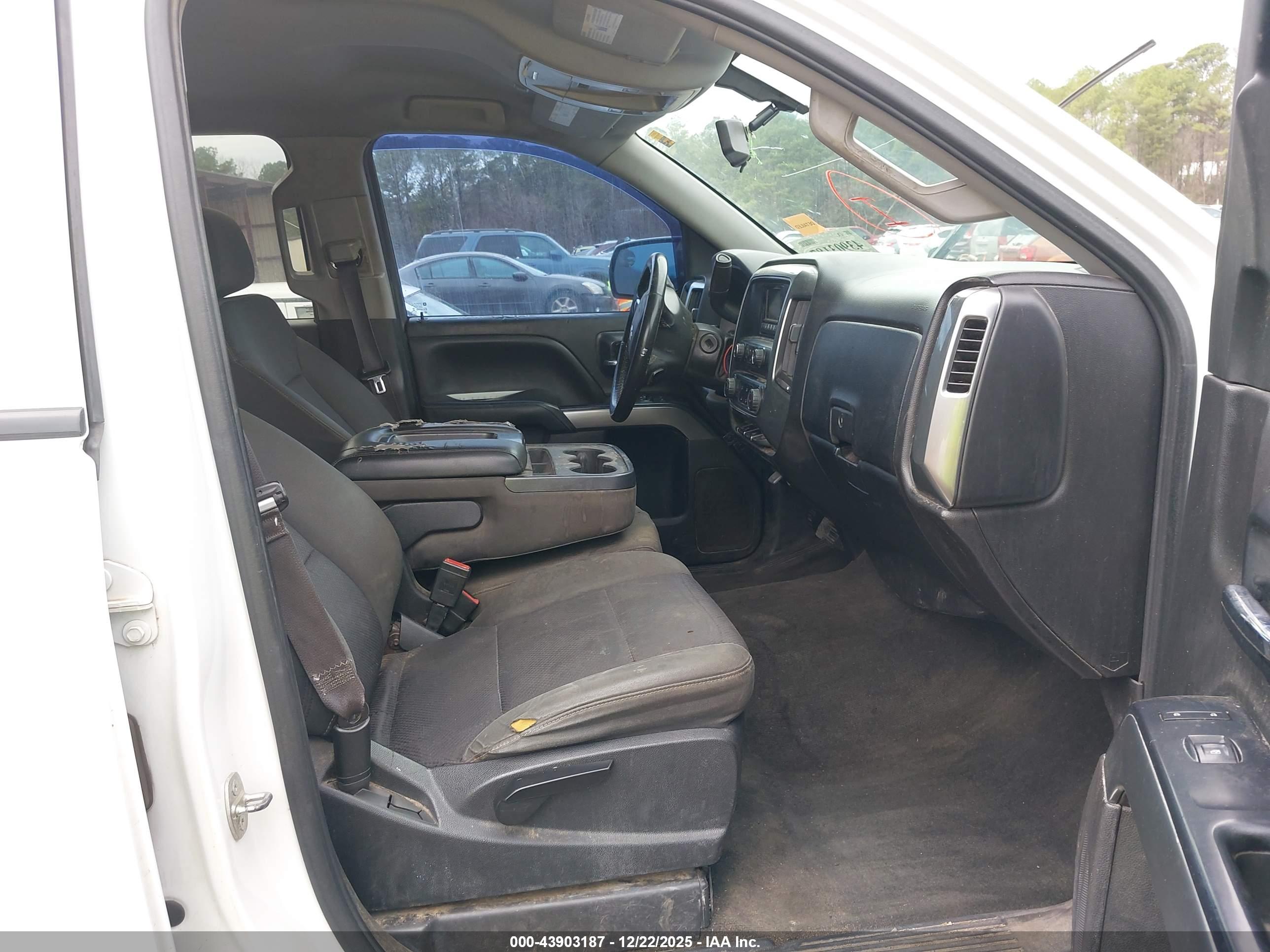 CHEVROLET SILVERADO image 5