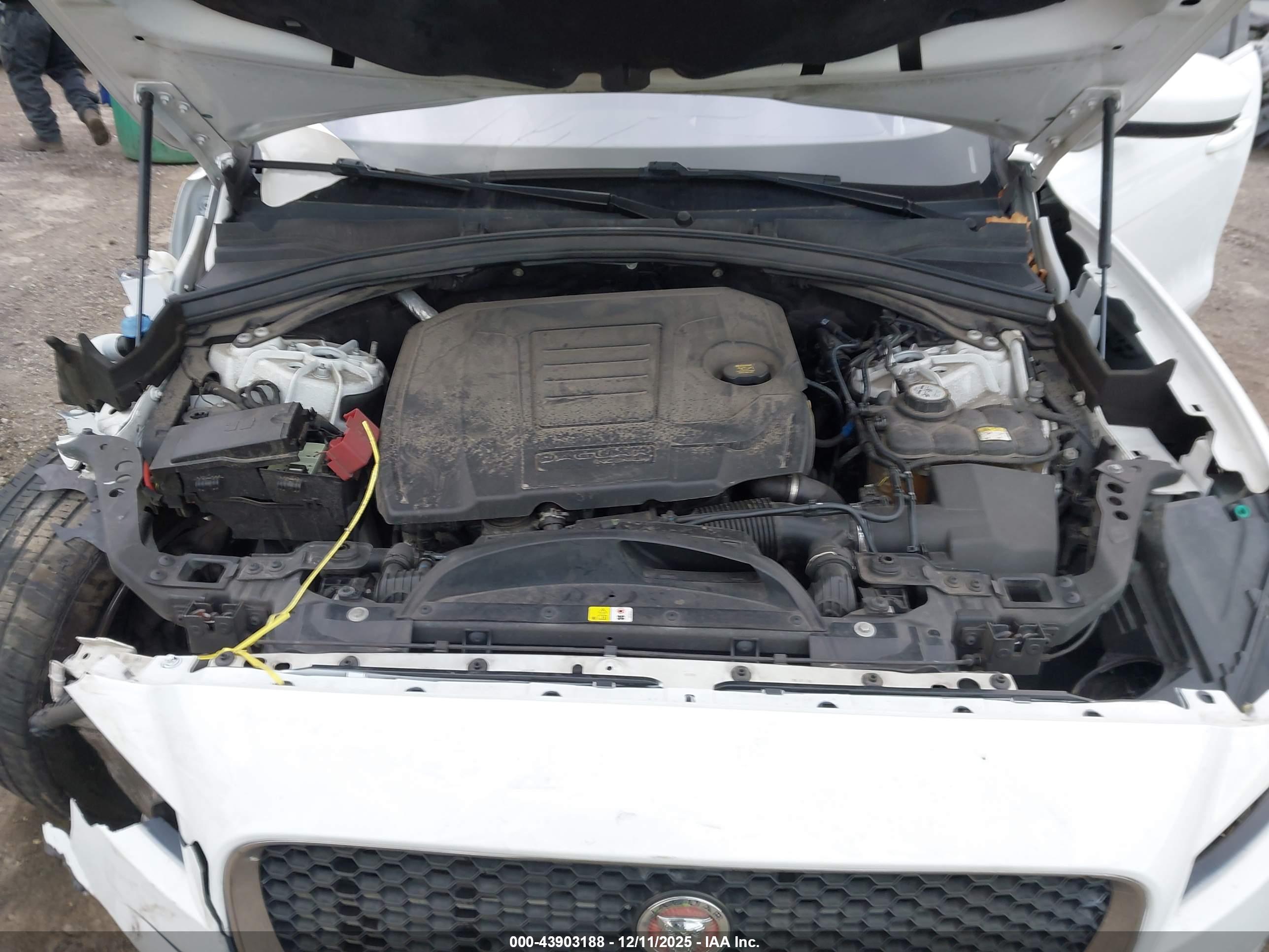 JAGUAR F-PACE image 10