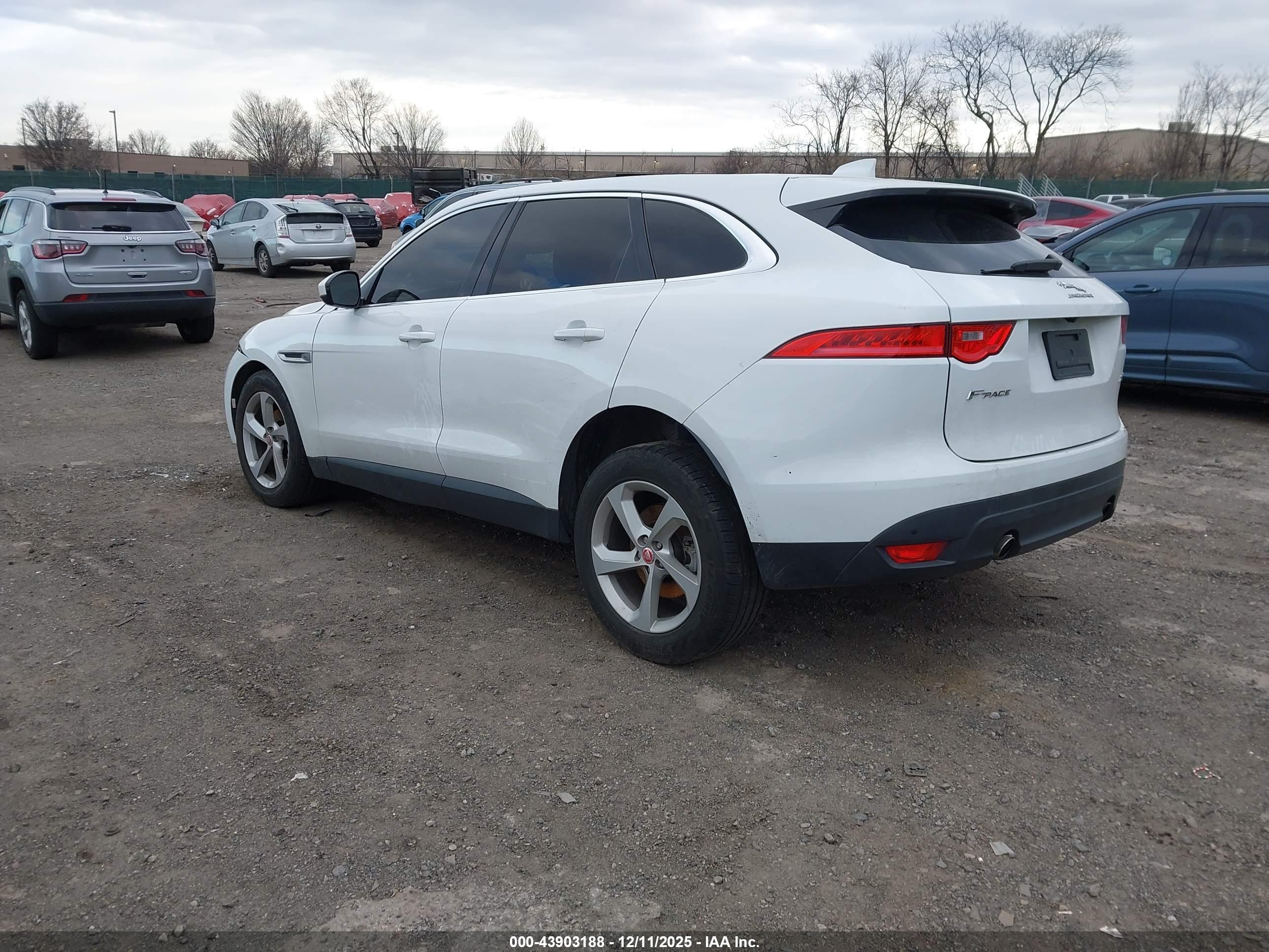 JAGUAR F-PACE image 3