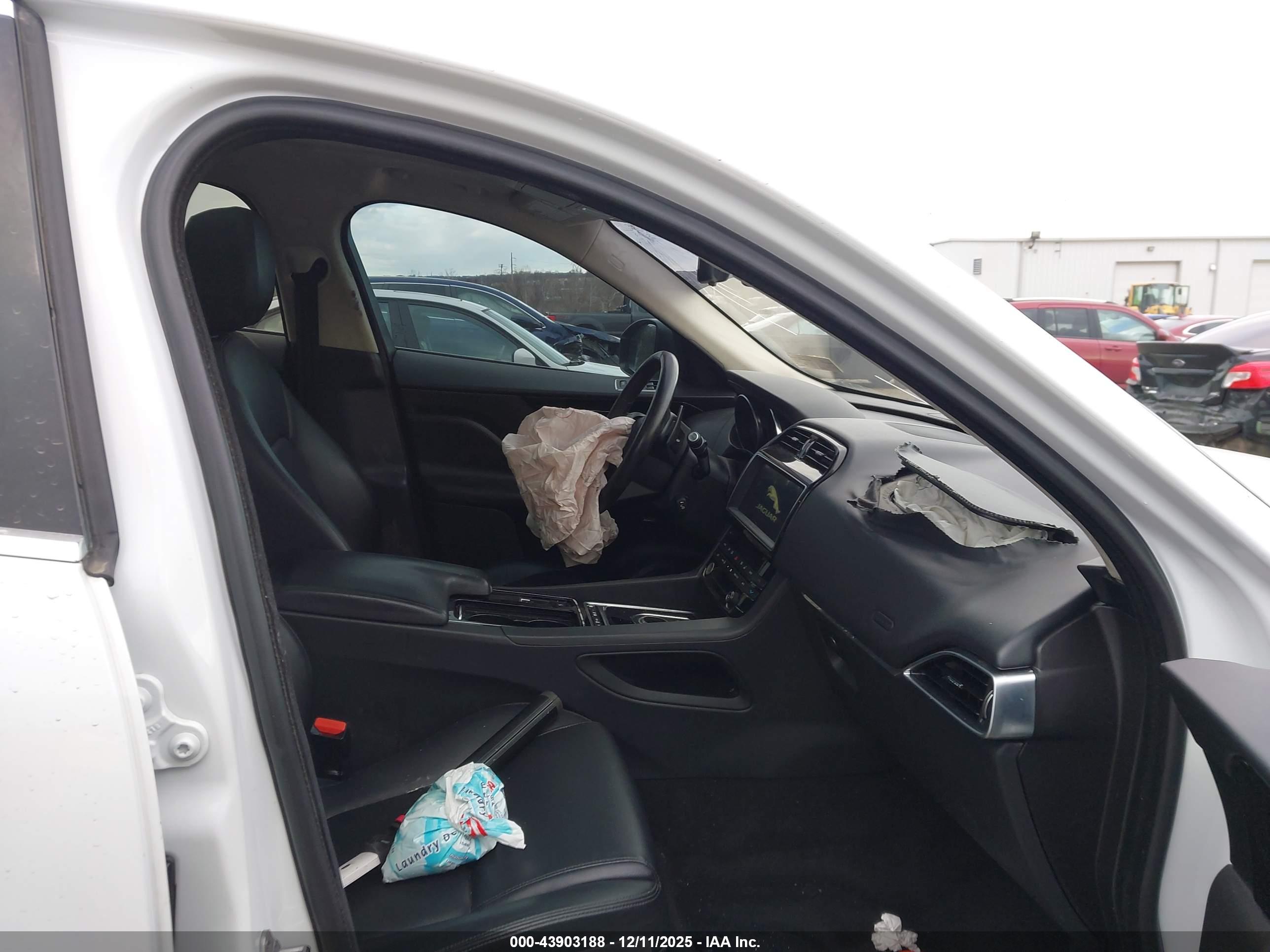 JAGUAR F-PACE image 5