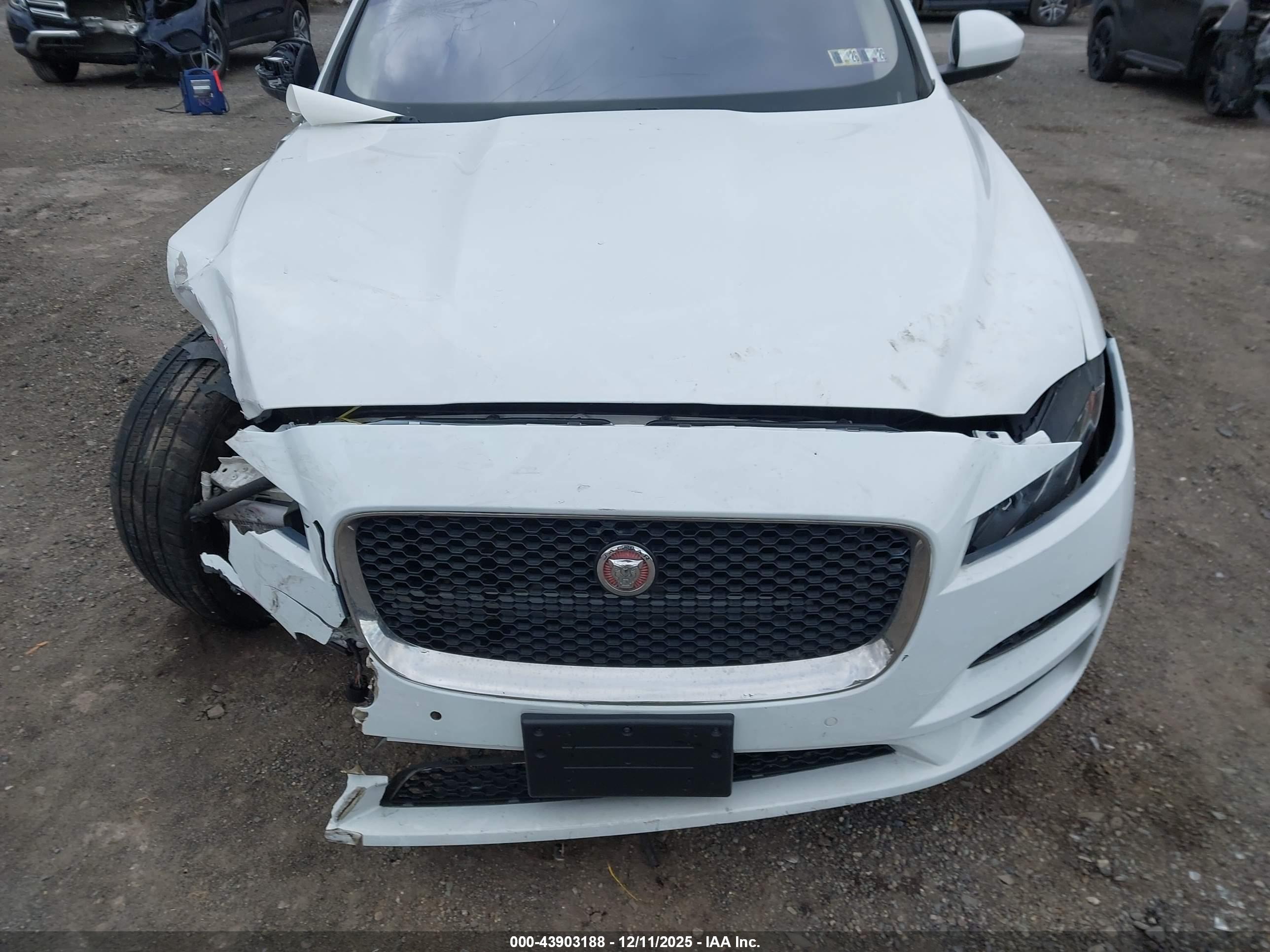JAGUAR F-PACE image 6